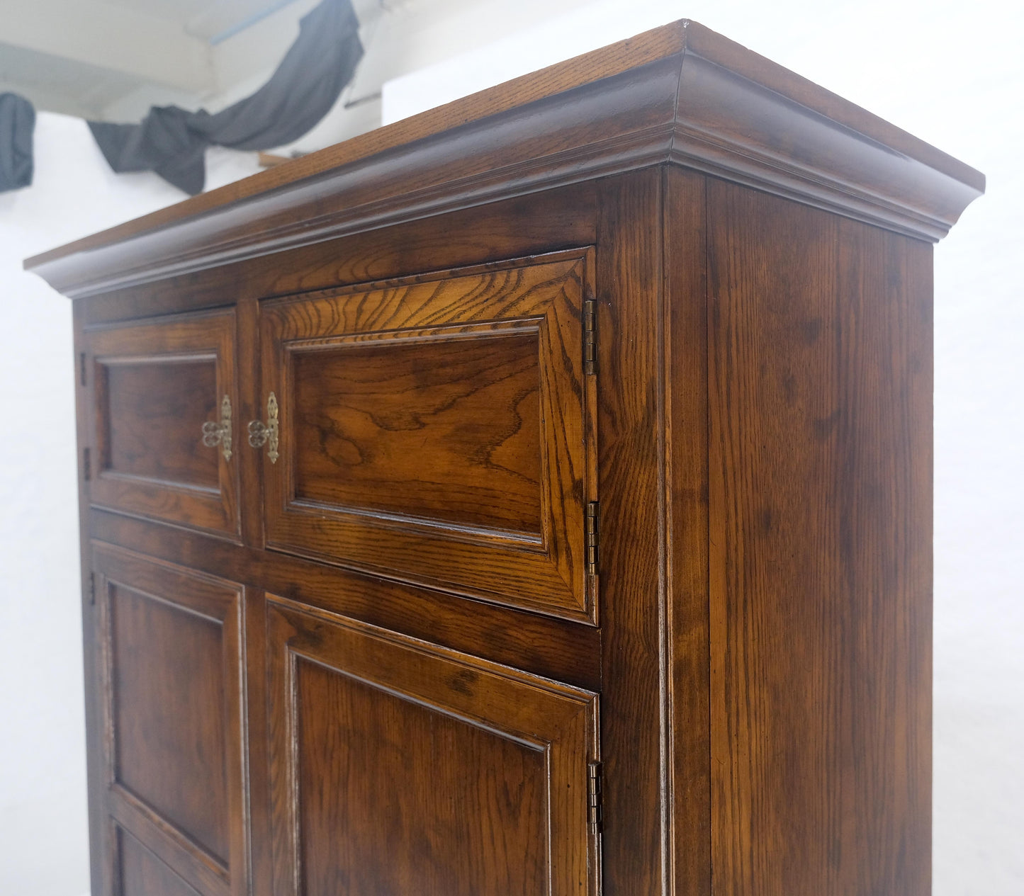 EstablishedLines Henredon Oak Linen Press Cupboard Chest of Drawers Armoire Lots of Storage MINT