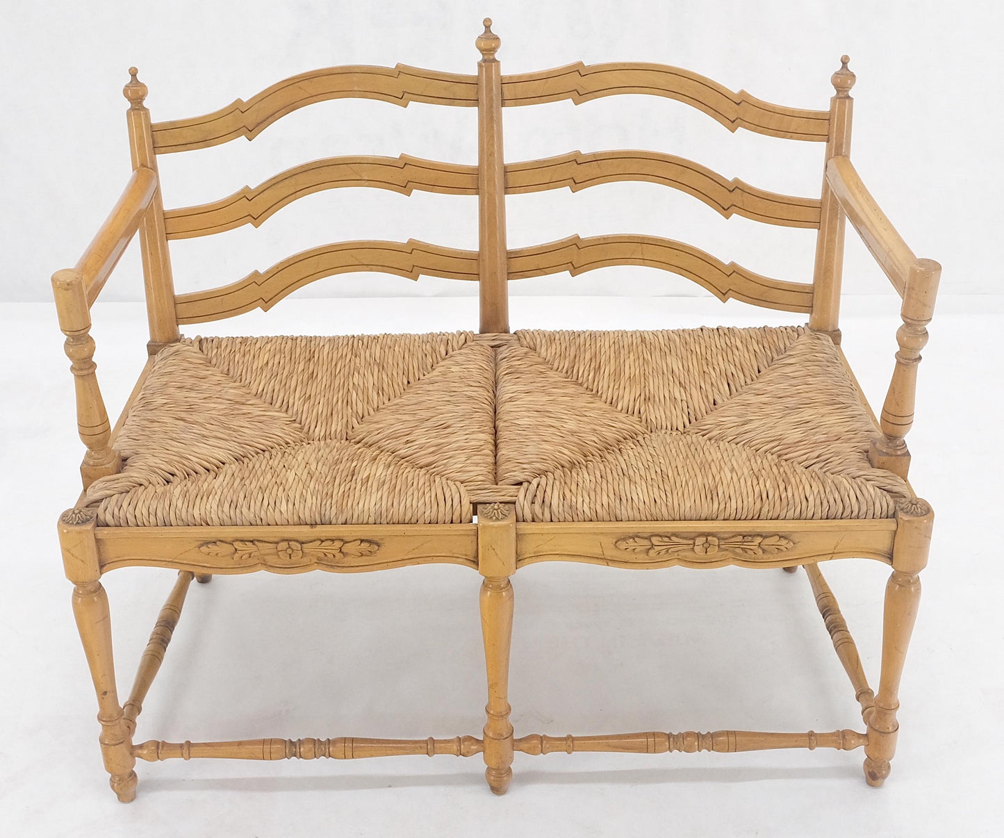 EstablishedLines Rush Seat Ladder Back Carved Maple Country Style Loveseat Sofa Bench MINT!