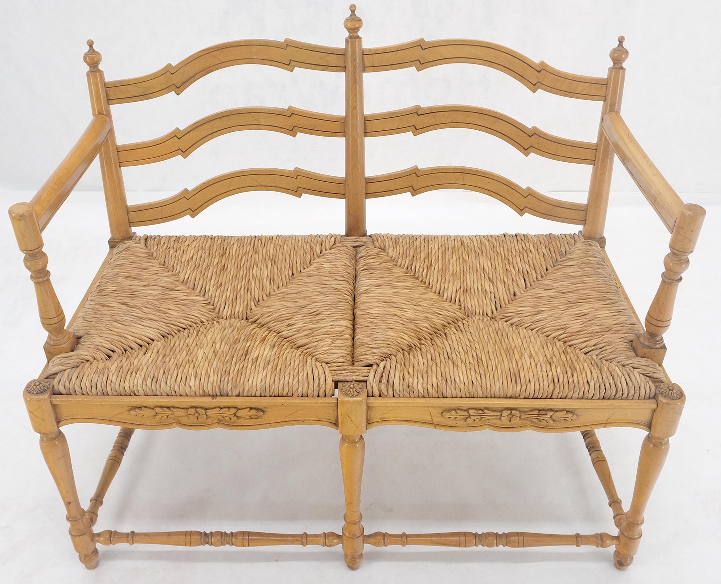 EstablishedLines Rush Seat Ladder Back Carved Maple Country Style Loveseat Sofa Bench MINT!