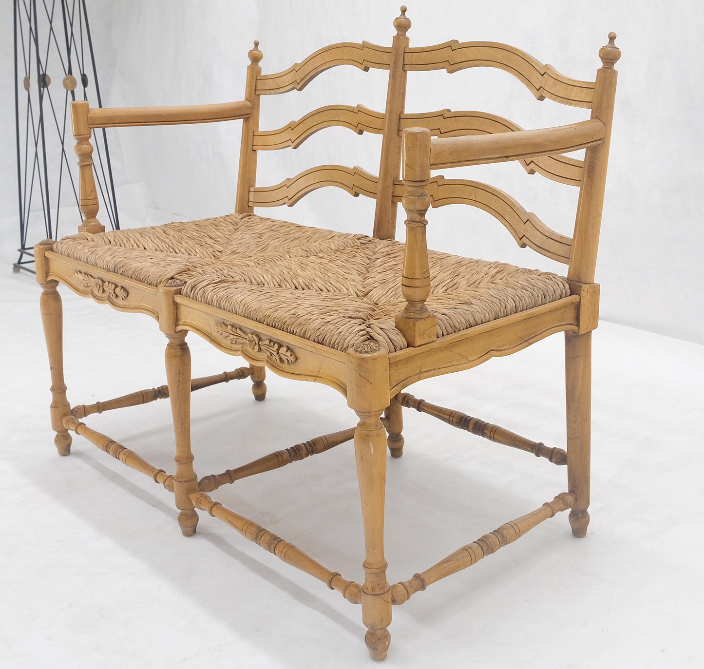 EstablishedLines Rush Seat Ladder Back Carved Maple Country Style Loveseat Sofa Bench MINT!