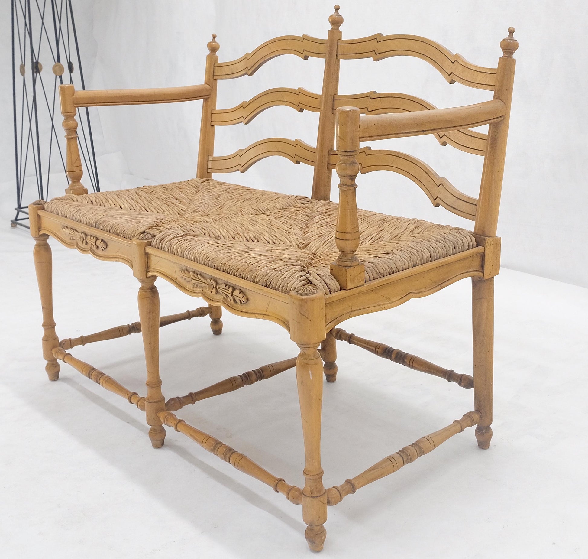 EstablishedLines Rush Seat Ladder Back Carved Maple Country Style Loveseat Sofa Bench MINT!