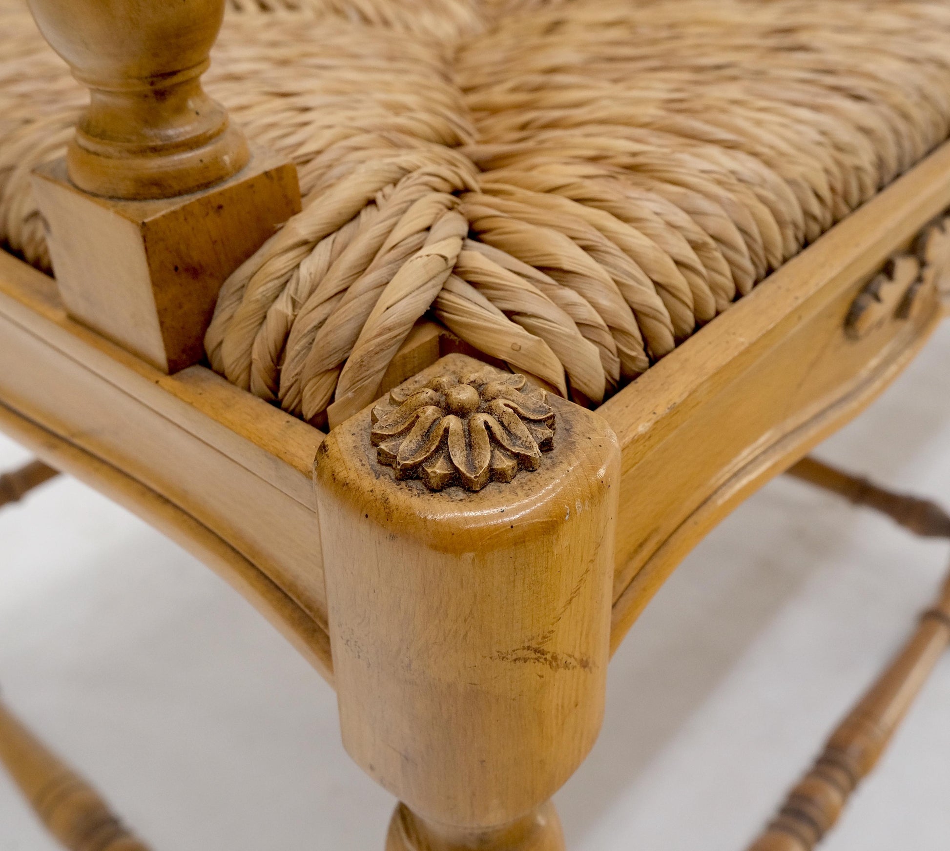 EstablishedLines Rush Seat Ladder Back Carved Maple Country Style Loveseat Sofa Bench MINT!