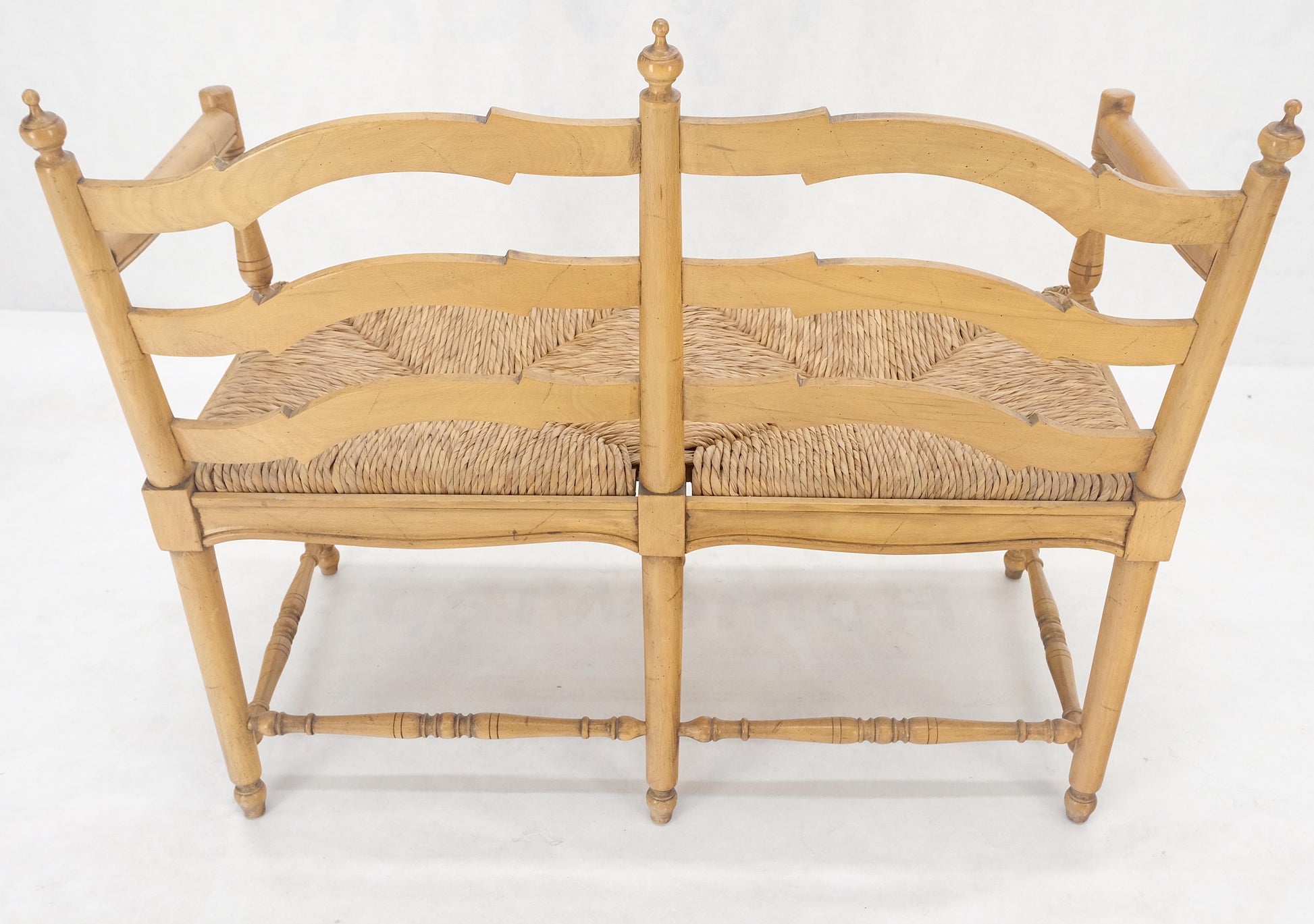 EstablishedLines Rush Seat Ladder Back Carved Maple Country Style Loveseat Sofa Bench MINT!