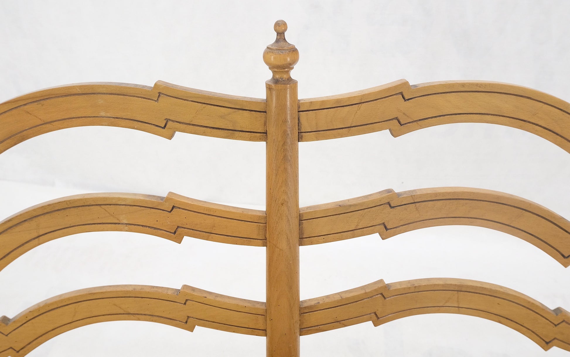 EstablishedLines Rush Seat Ladder Back Carved Maple Country Style Loveseat Sofa Bench MINT!