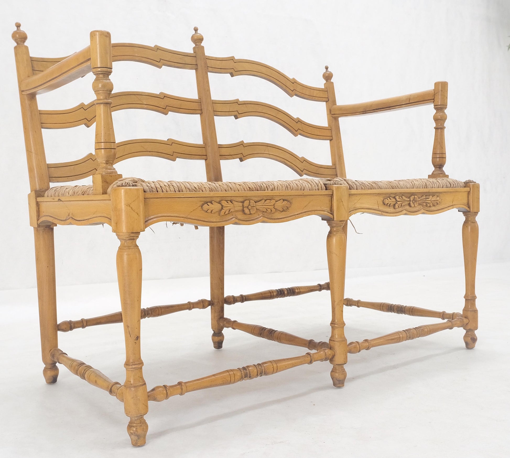 EstablishedLines Rush Seat Ladder Back Carved Maple Country Style Loveseat Sofa Bench MINT!