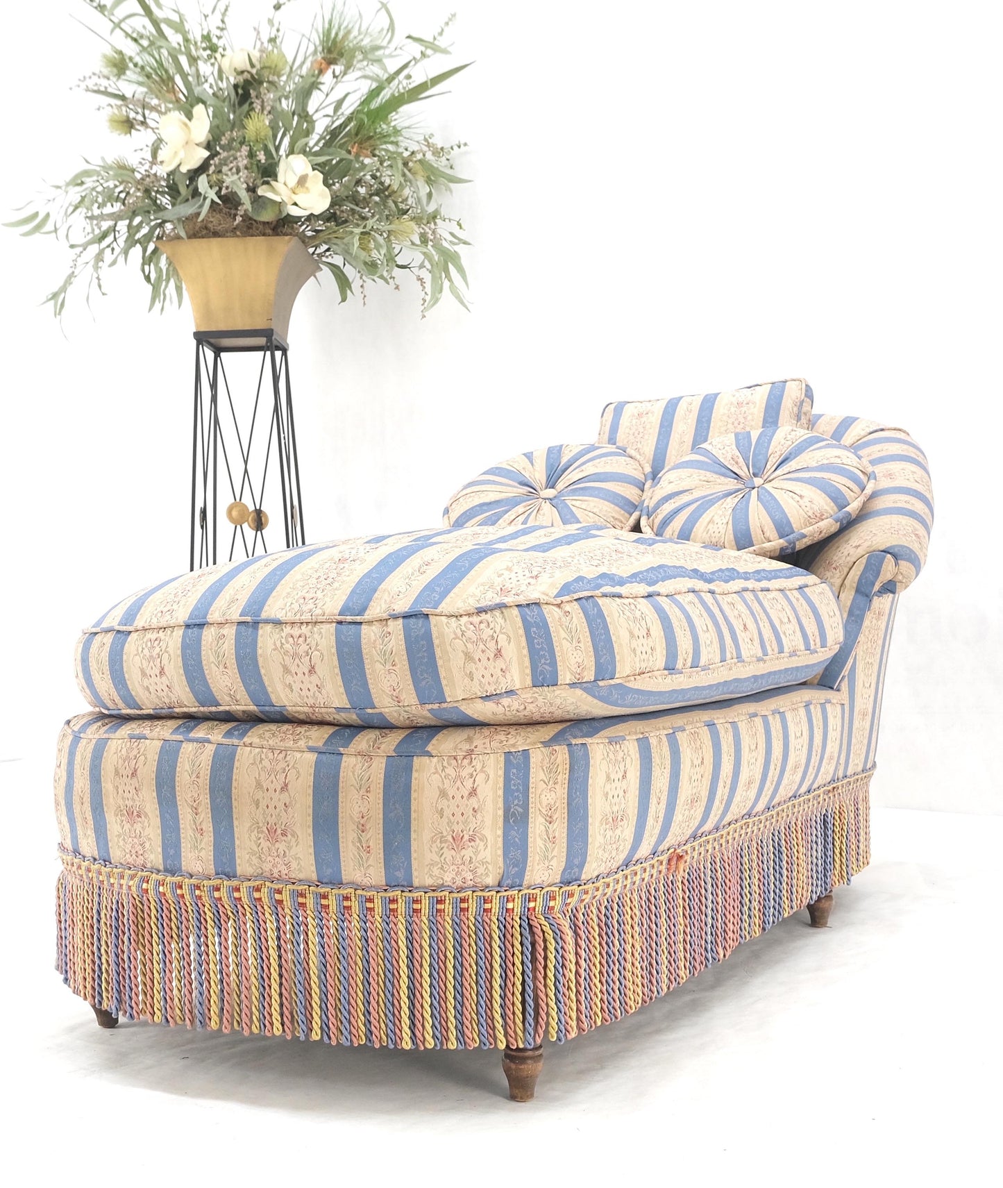 EstablishedLines Down Filled Tassels Blue & Gold Upholstery Turned Legs Chaise Lounge MINT!
