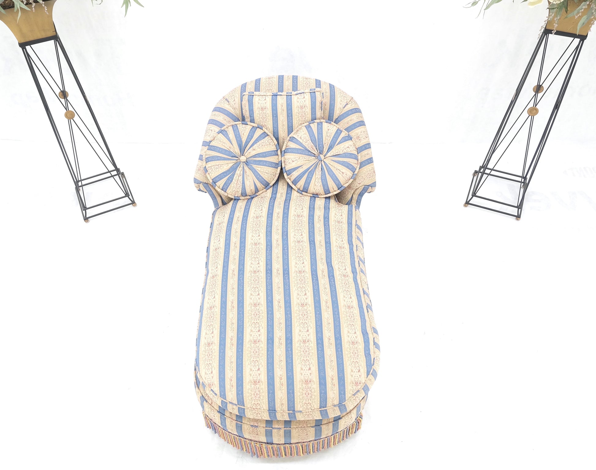 EstablishedLines Down Filled Tassels Blue & Gold Upholstery Turned Legs Chaise Lounge MINT!