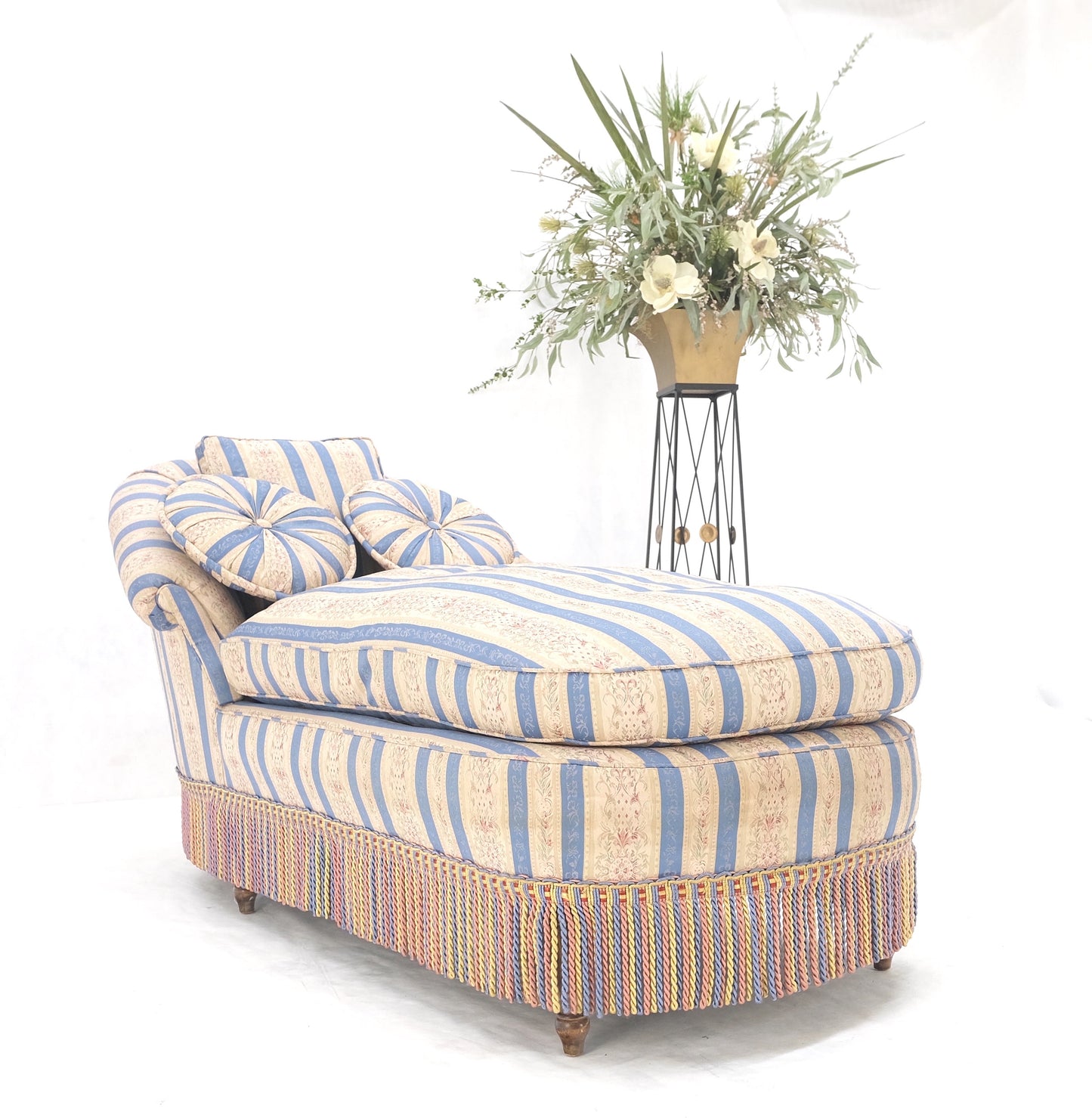 EstablishedLines Down Filled Tassels Blue & Gold Upholstery Turned Legs Chaise Lounge MINT!