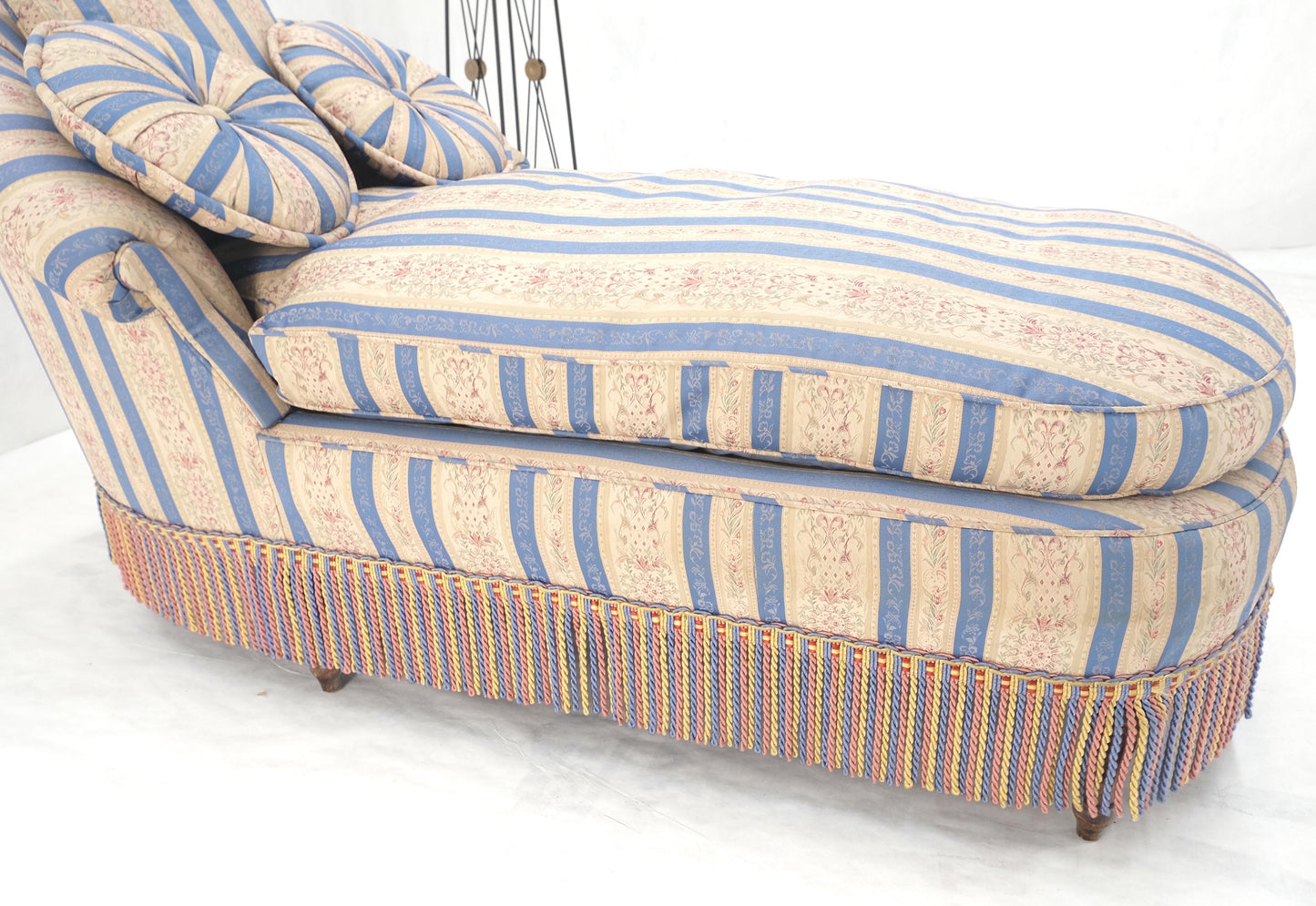 EstablishedLines Down Filled Tassels Blue & Gold Upholstery Turned Legs Chaise Lounge MINT!