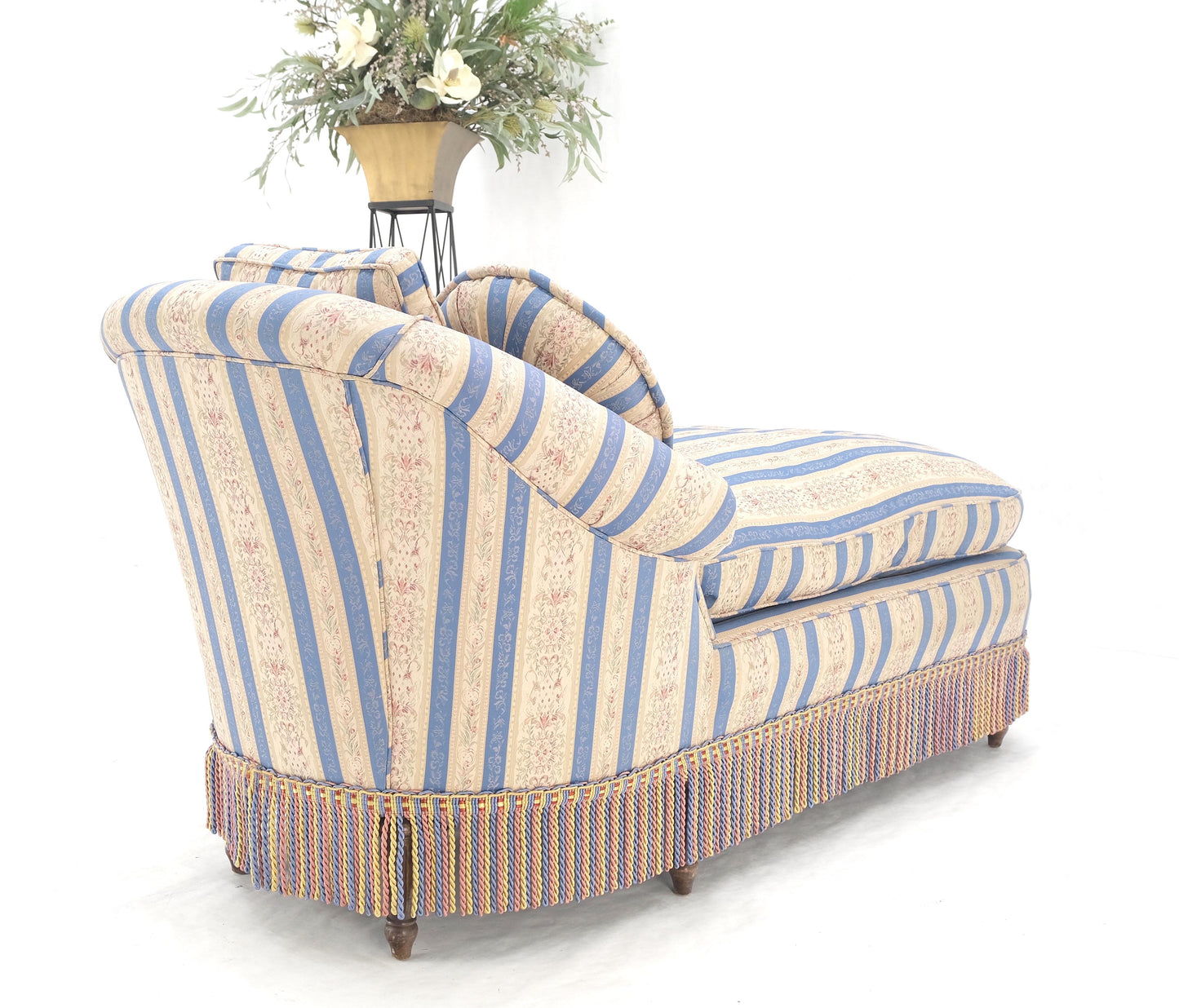 EstablishedLines Down Filled Tassels Blue & Gold Upholstery Turned Legs Chaise Lounge MINT!