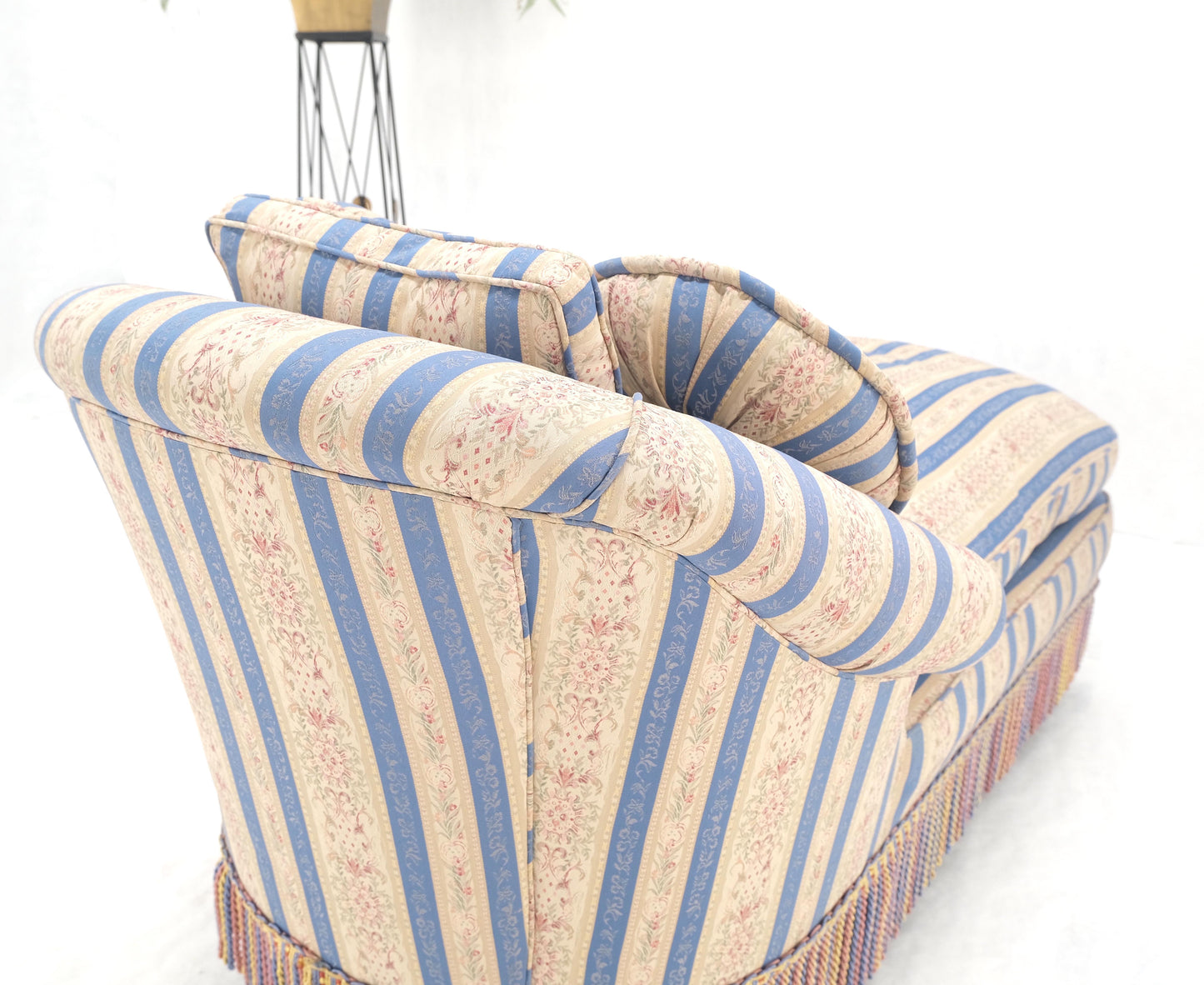 EstablishedLines Down Filled Tassels Blue & Gold Upholstery Turned Legs Chaise Lounge MINT!