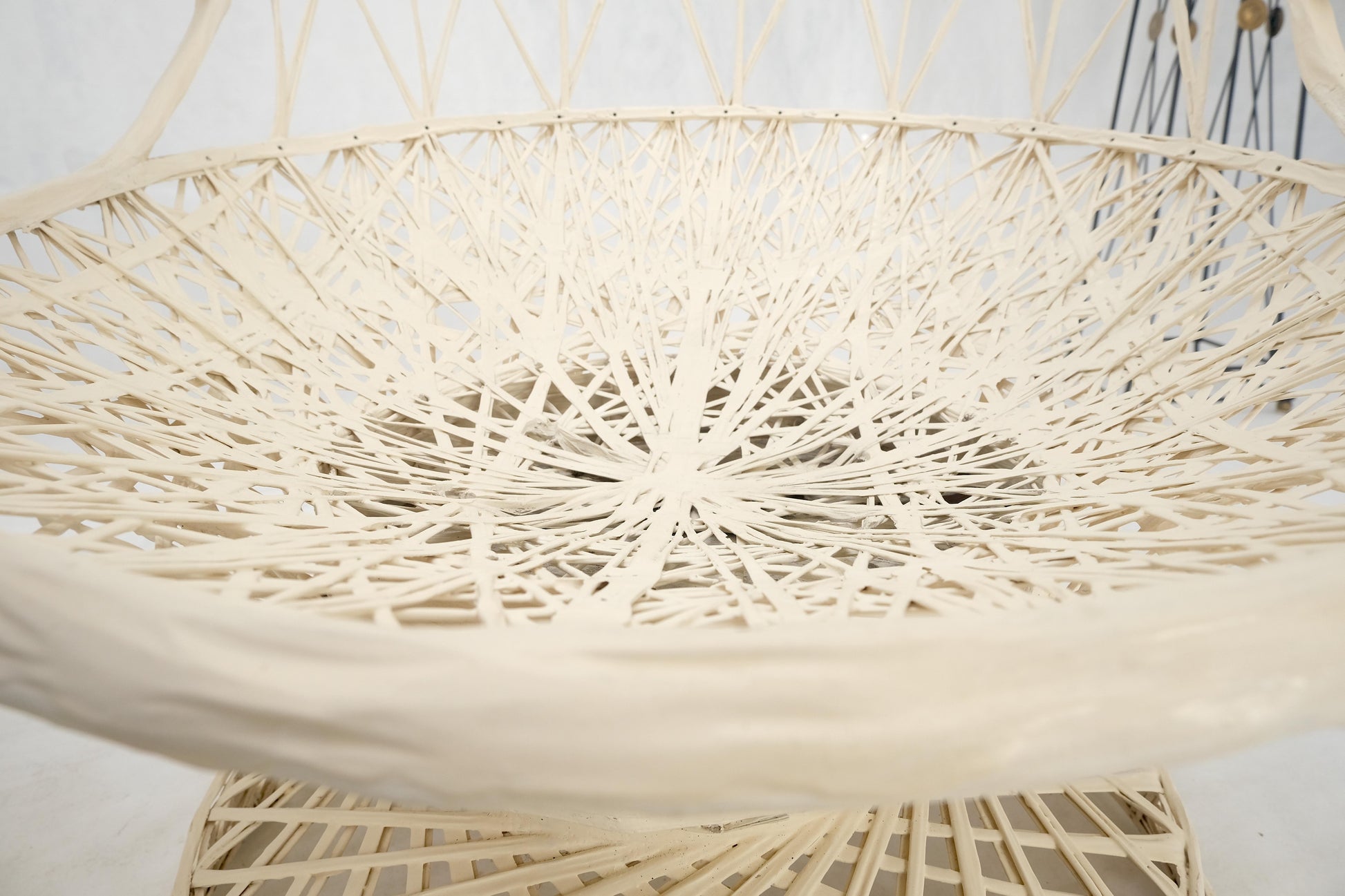 EstablishedLines Set of 2 Egg Shape Fiberglass Spun Outdoor Lounge Chairs Woodard Coffee Table