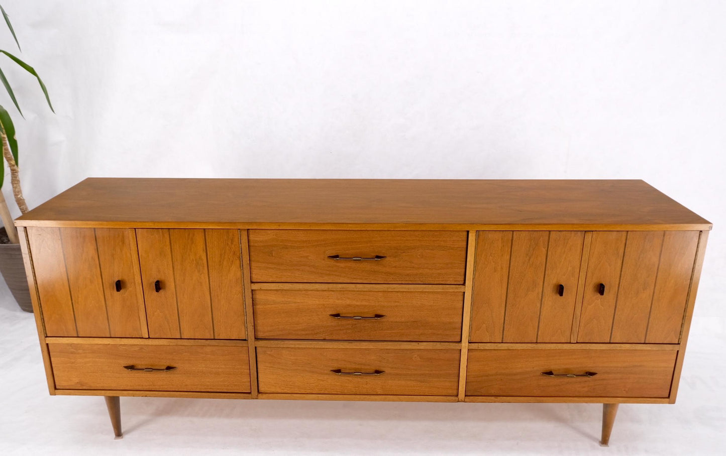 EstablishedLines 5 Drawers Two Door Compartments Long Walnut Credenza Dresser Dowel Legs Mint!