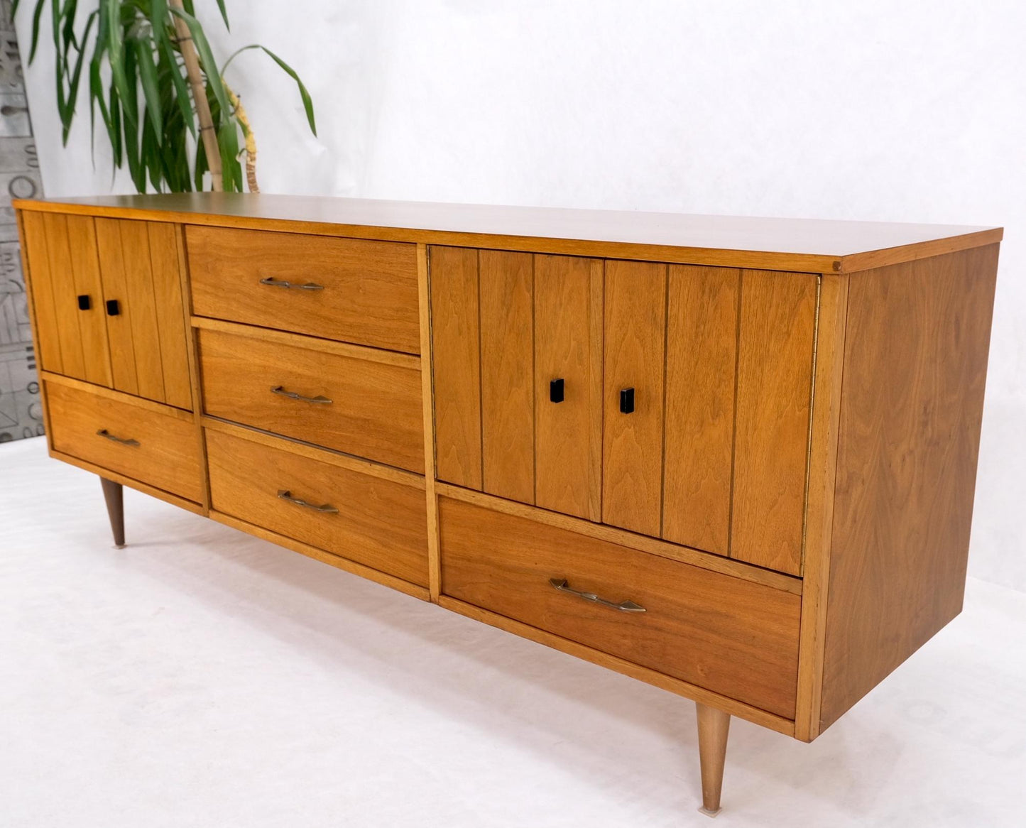 EstablishedLines 5 Drawers Two Door Compartments Long Walnut Credenza Dresser Dowel Legs Mint!