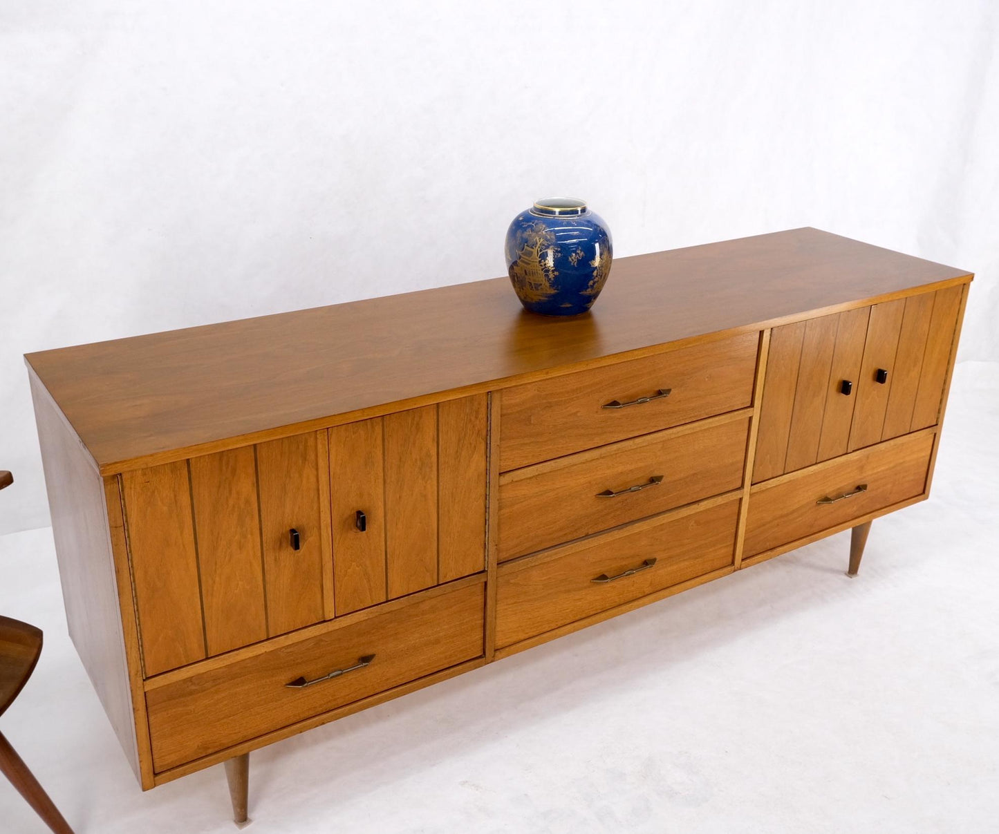 EstablishedLines 5 Drawers Two Door Compartments Long Walnut Credenza Dresser Dowel Legs Mint!