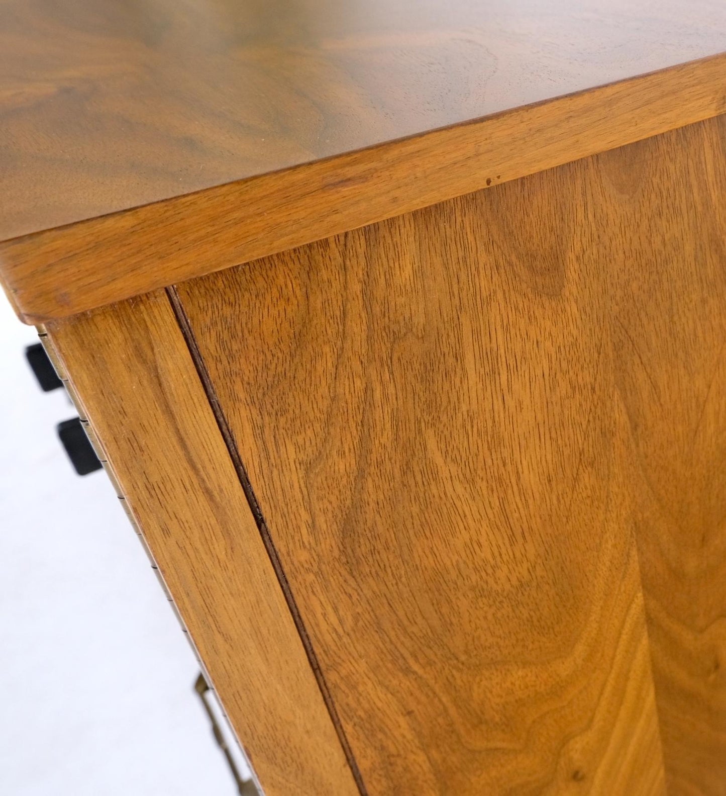 EstablishedLines 5 Drawers Two Door Compartments Long Walnut Credenza Dresser Dowel Legs Mint!