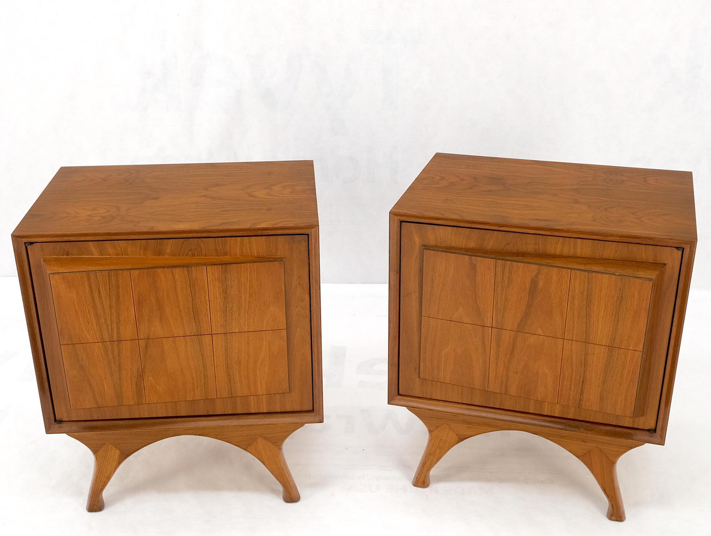 EstablishedLines Pair Sculpted Fronts Legs Walnut Mid-Century Modern Nightstands End Tables MINT!