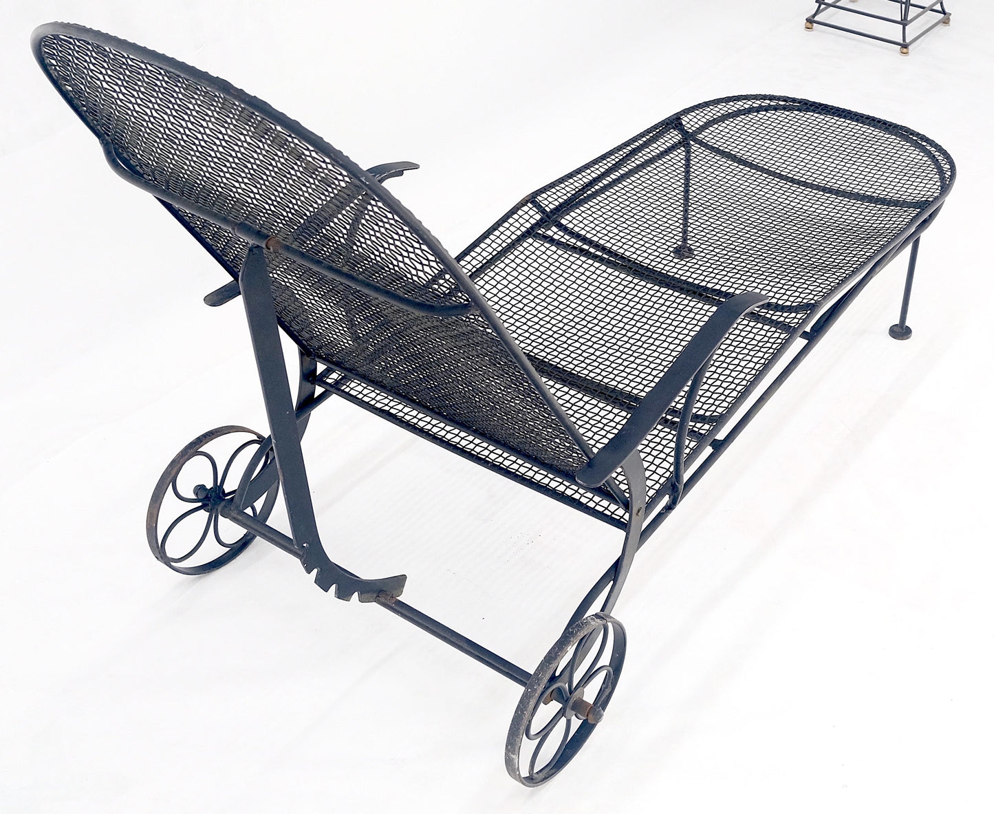 EstablishedLines Russel Woodard Mesh Body Adjustable Back Chaise Lounge on Wheels 1960s MINT