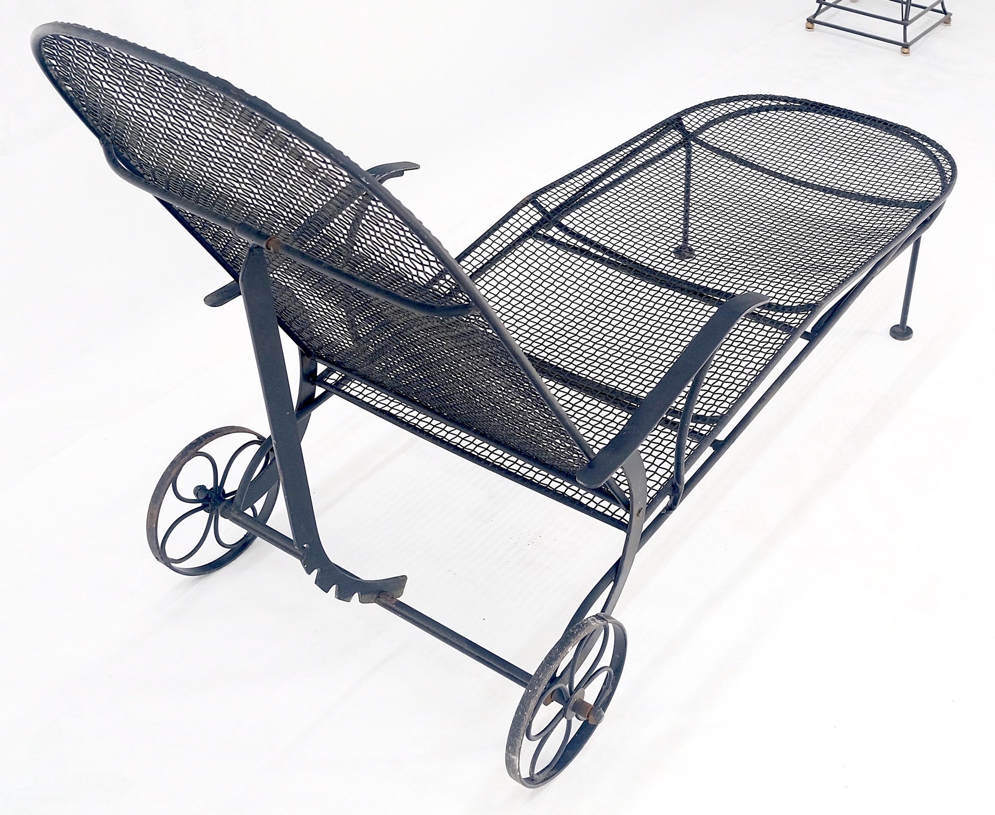 EstablishedLines Russel Woodard Mesh Body Adjustable Back Chaise Lounge on Wheels 1960s MINT