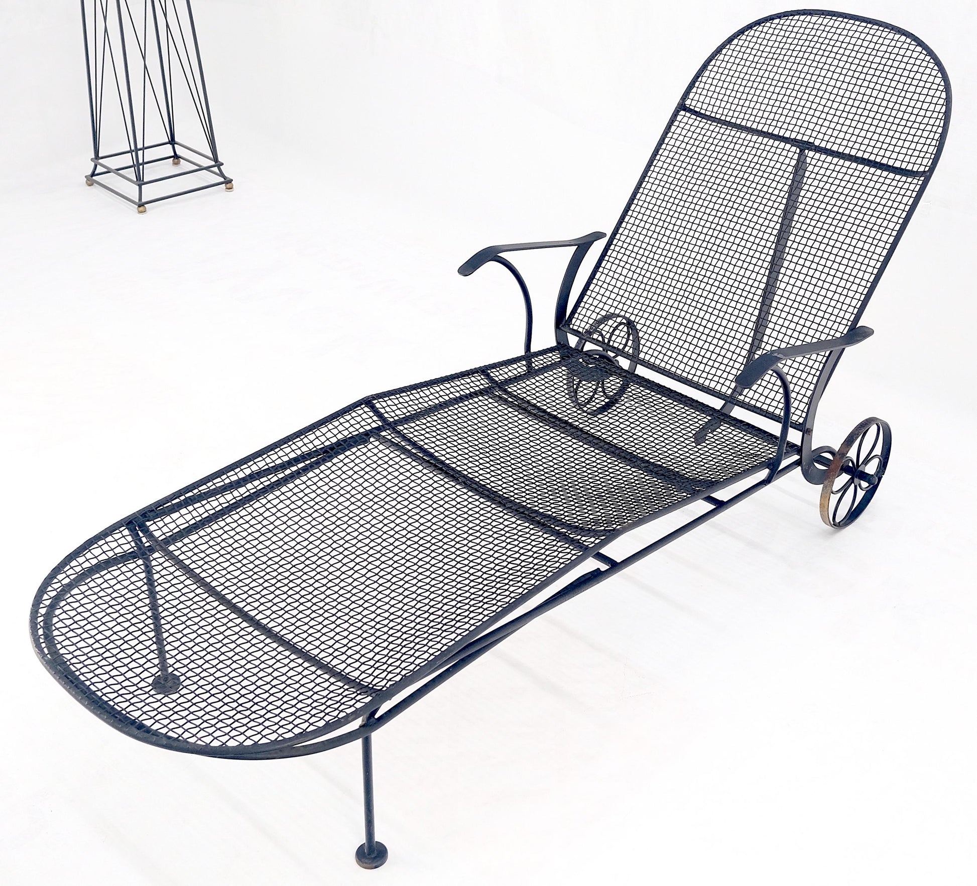 EstablishedLines Russel Woodard Mesh Body Adjustable Back Chaise Lounge on Wheels 1960s MINT
