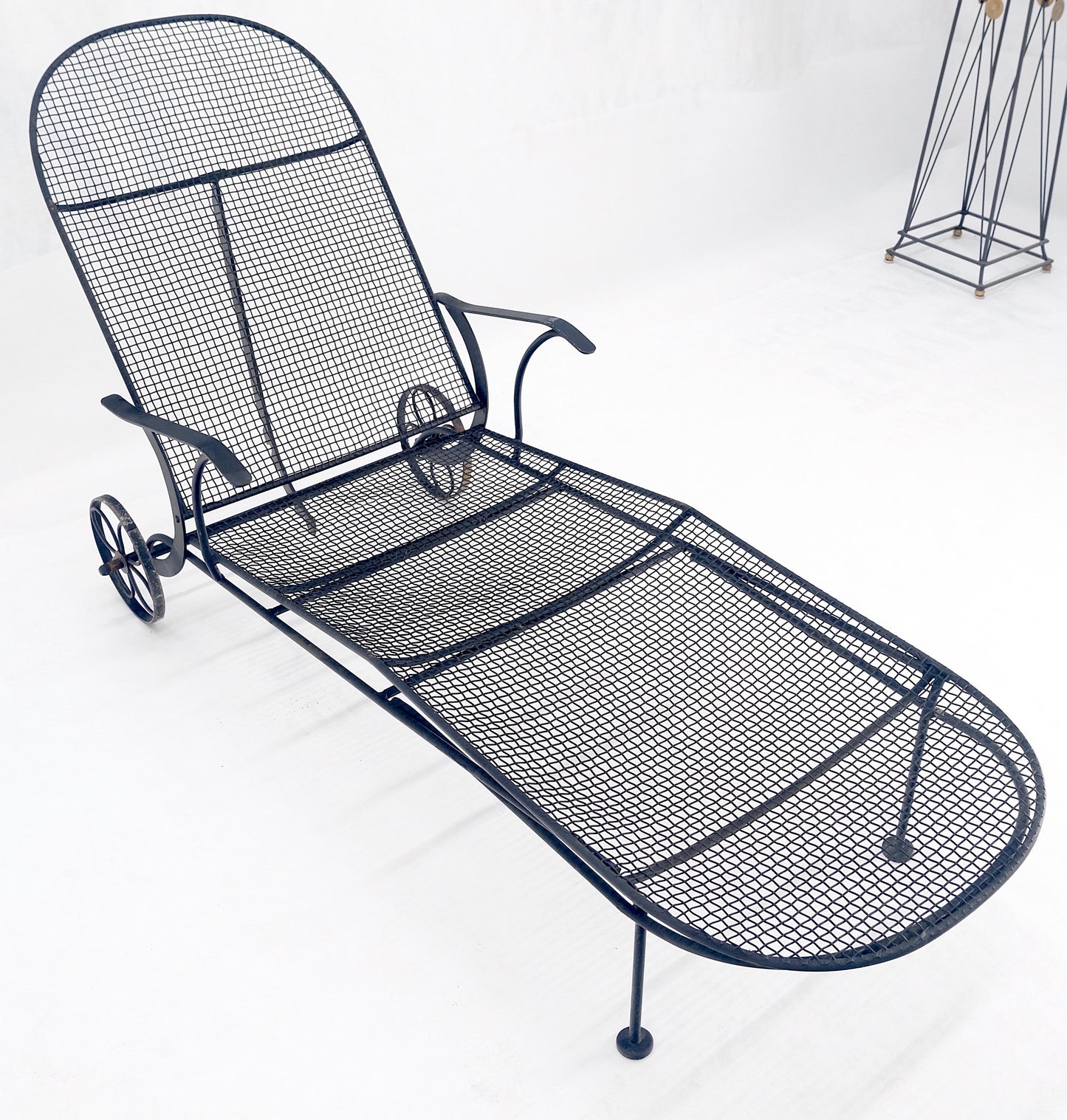 EstablishedLines Russel Woodard Mesh Body Adjustable Back Chaise Lounge on Wheels 1960s MINT