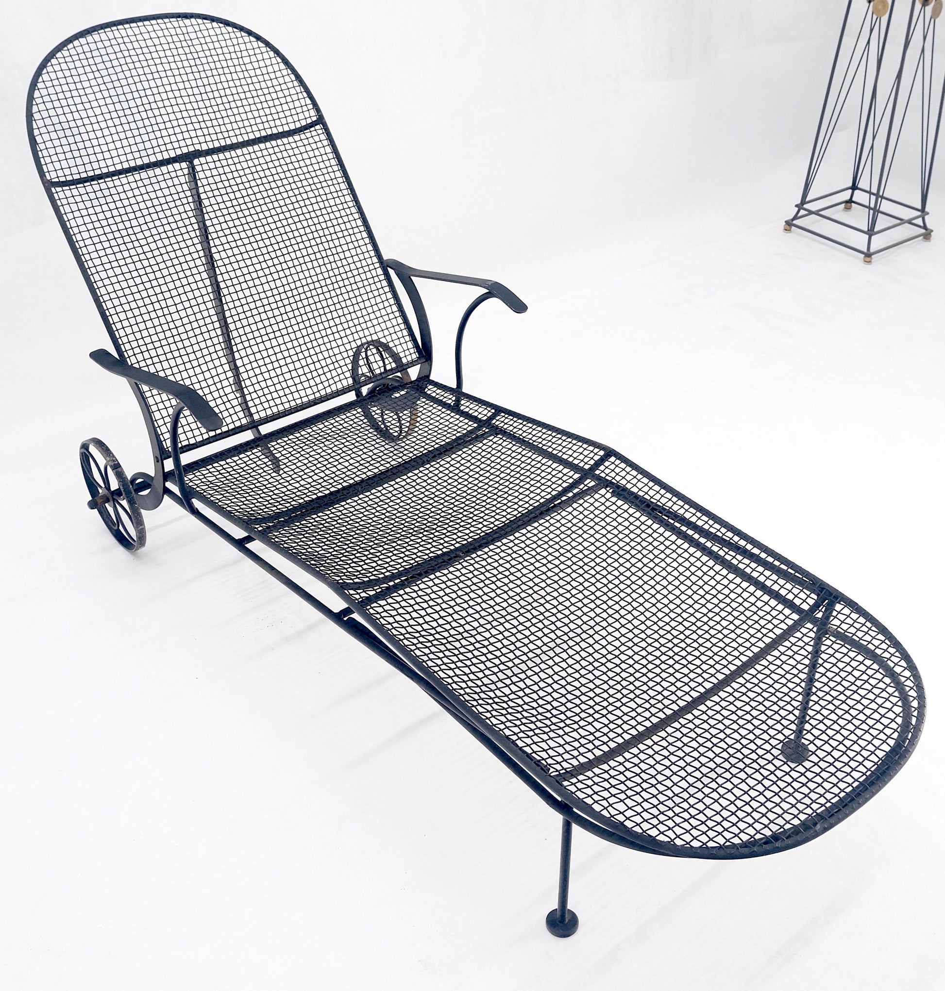 EstablishedLines Russel Woodard Mesh Body Adjustable Back Chaise Lounge on Wheels 1960s MINT