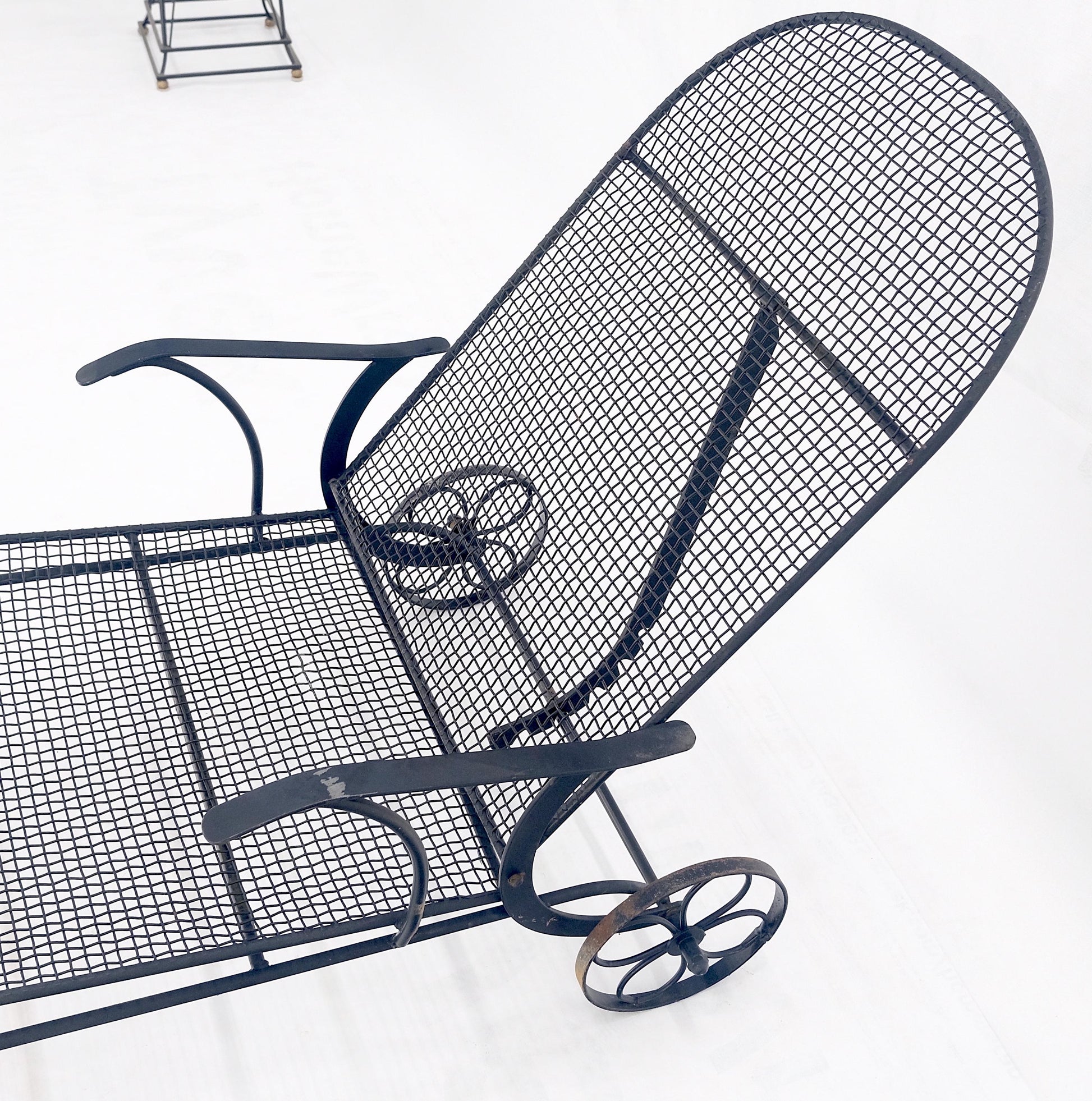 EstablishedLines Russel Woodard Mesh Body Adjustable Back Chaise Lounge on Wheels 1960s MINT
