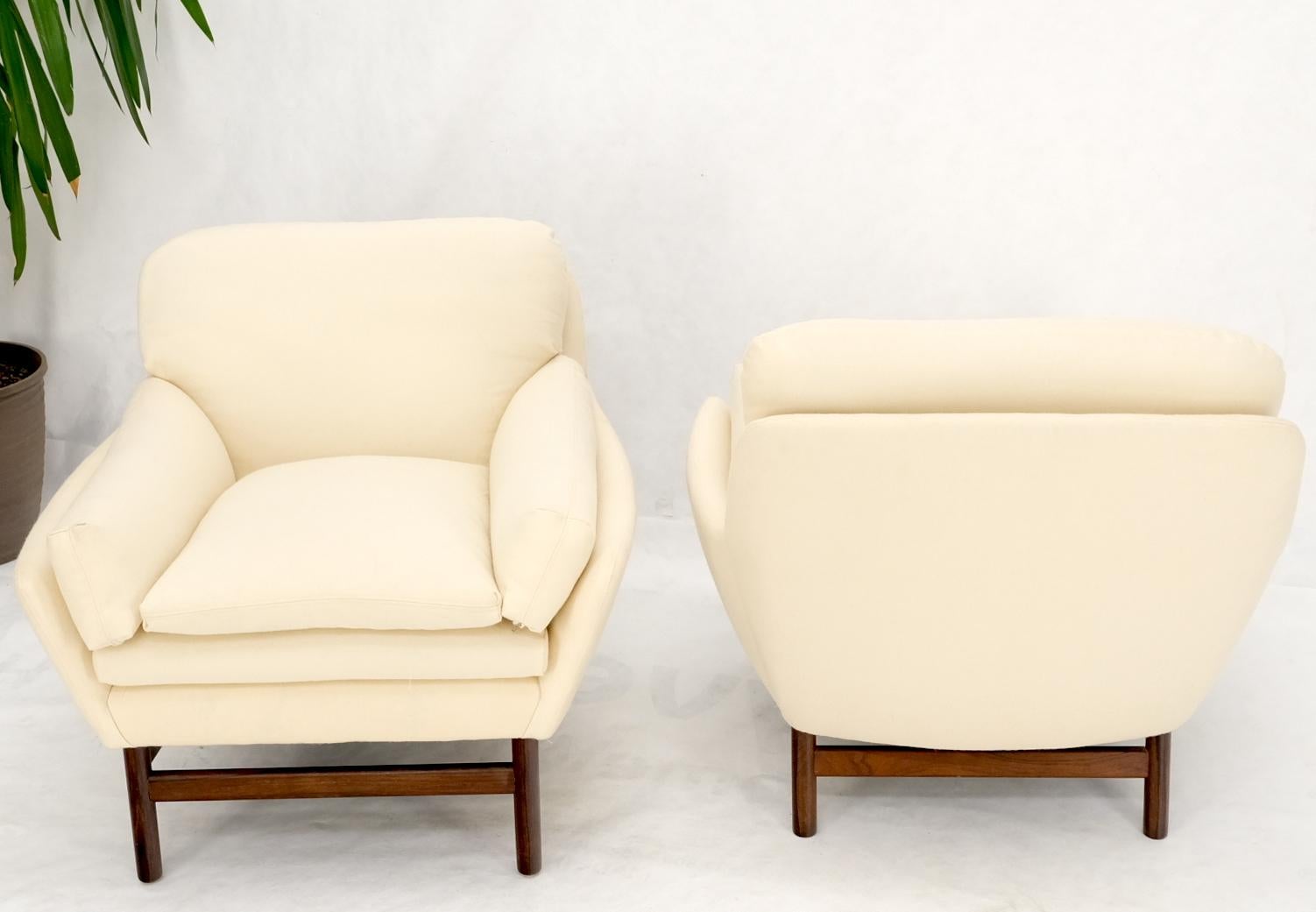 EstablishedLines Solid Rosewood Dowel Shape Legs New Soft Wool Upholstery Danish Lounge Chairs