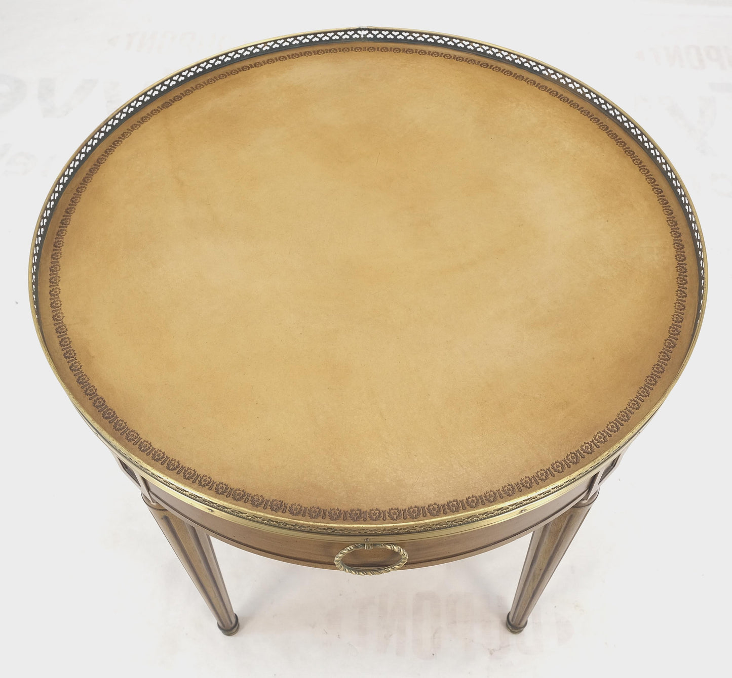 EstablishedLines Henredon Olive Green Round Leather Top Brass Gallery Drop Pull Side Table MINT!