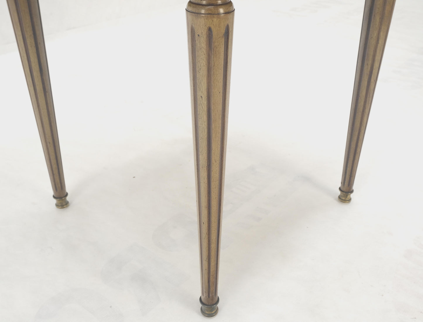 EstablishedLines Henredon Olive Green Round Leather Top Brass Gallery Drop Pull Side Table MINT!