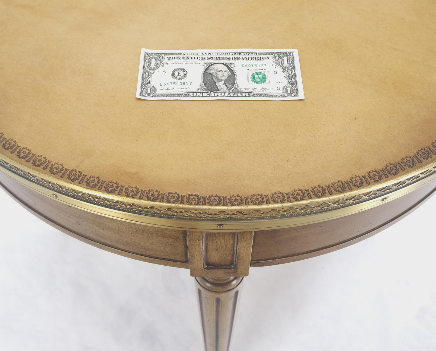 EstablishedLines Henredon Olive Green Round Leather Top Brass Gallery Drop Pull Side Table MINT!