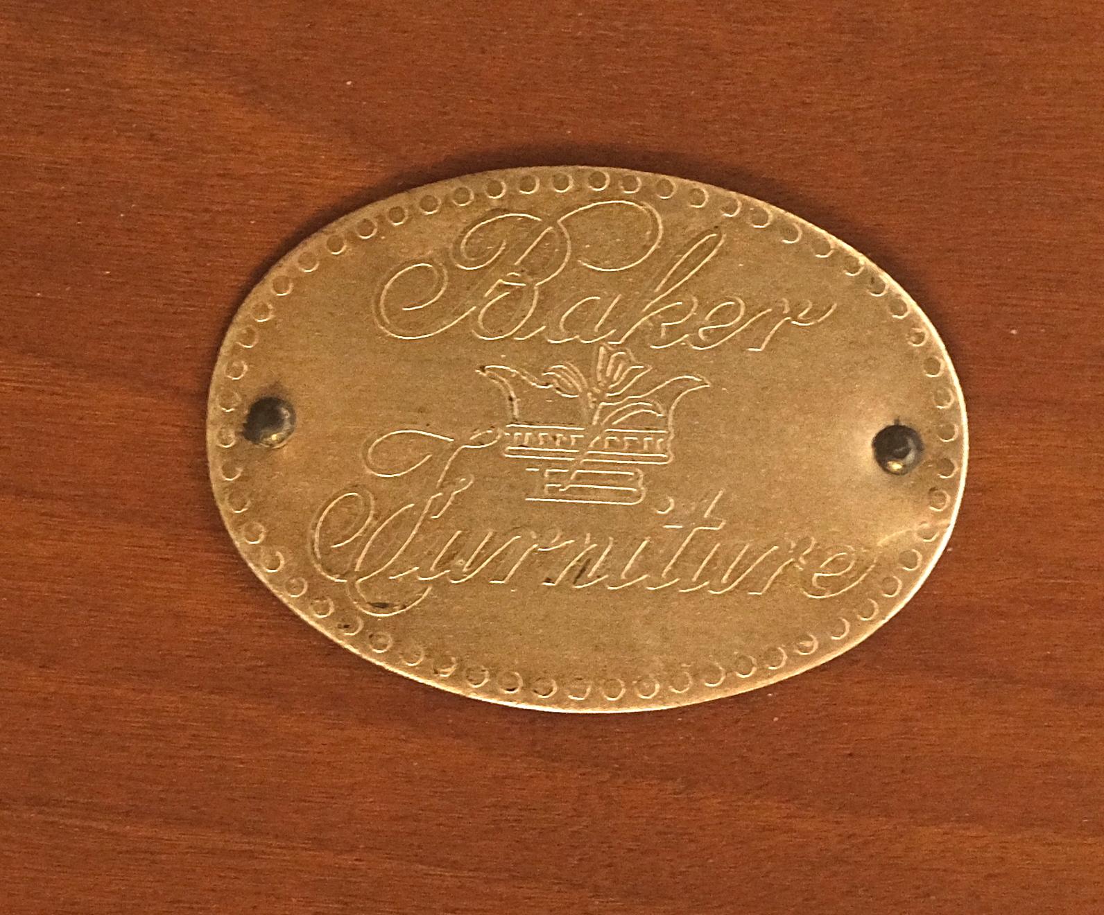 EstablishedLines Baker Round Racetrack Single Pedestal Base Two Leave Fruitwood Dining Table MINT