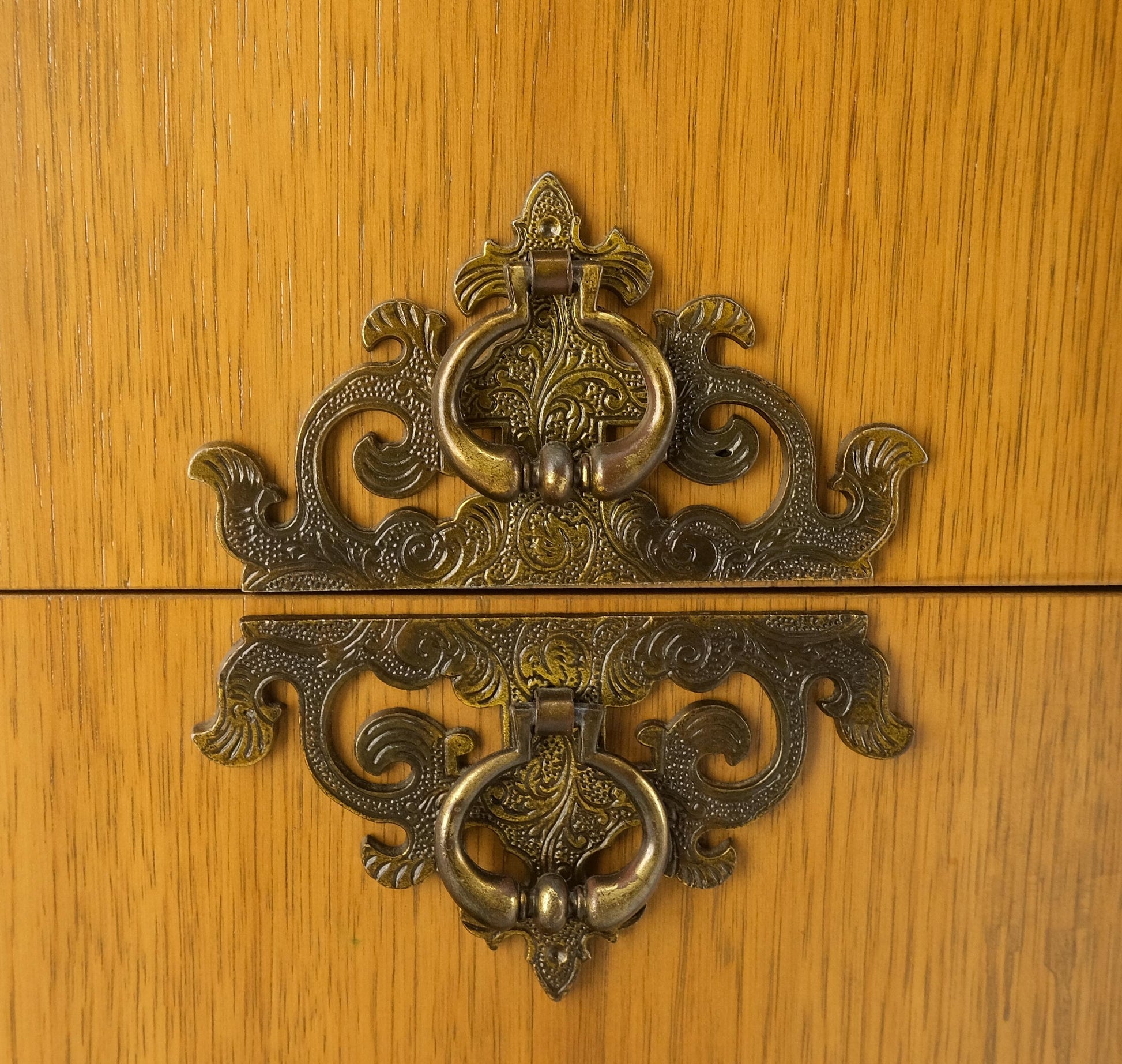 EstablishedLines Asian Inspired Light Walnut 9 Drawers Long Mid Century Dresser Credenza MINT!