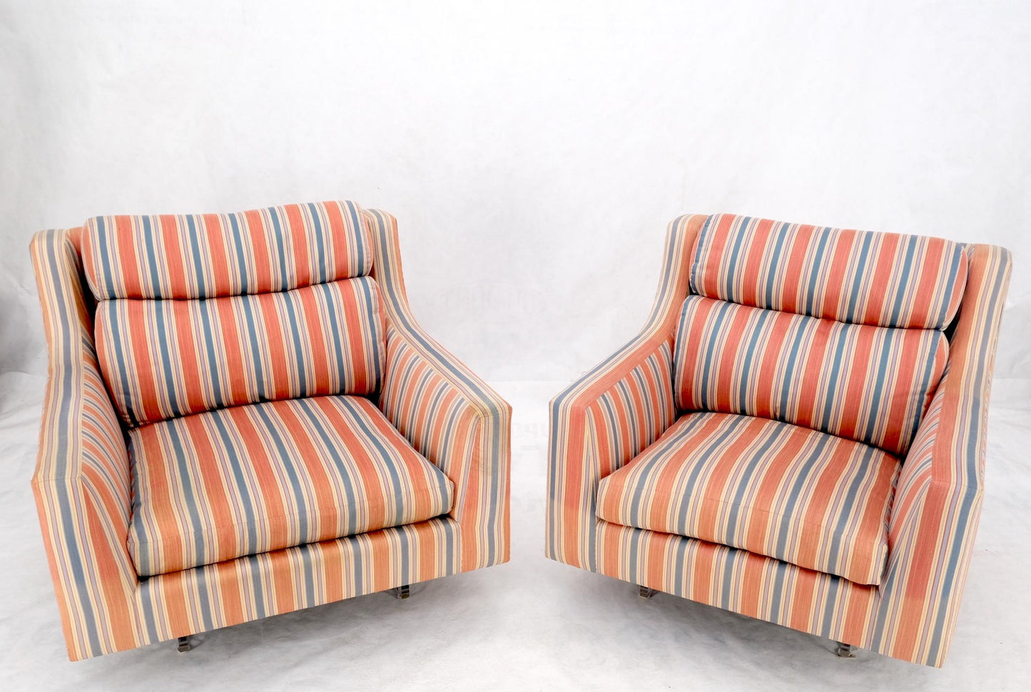 EstablishedLines Pair Mid Century Modern Lucite Base Floating Lounge Club Chairs