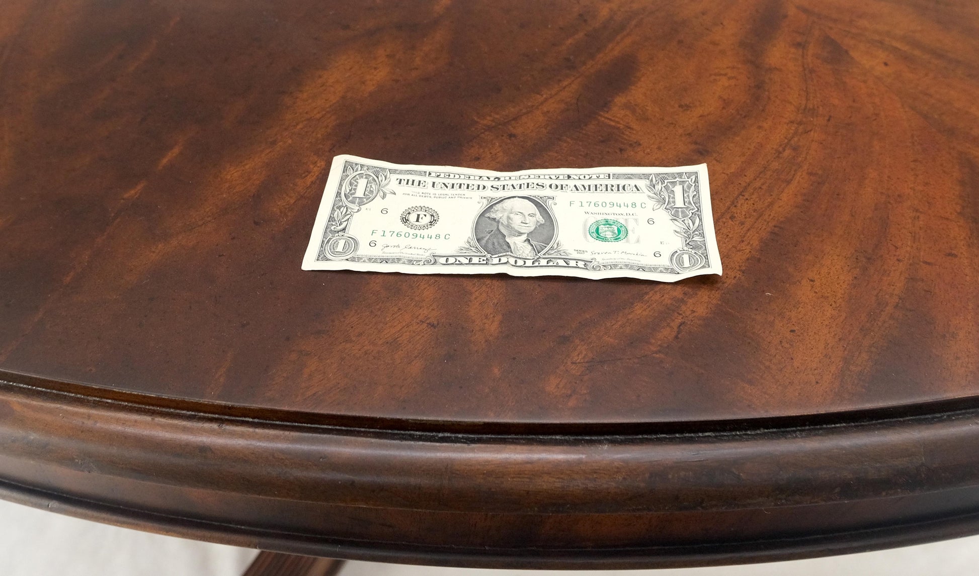 EstablishedLines Jonathan Charles 66/92' Diamet Round 8 board Extendable Dining Table Single Base