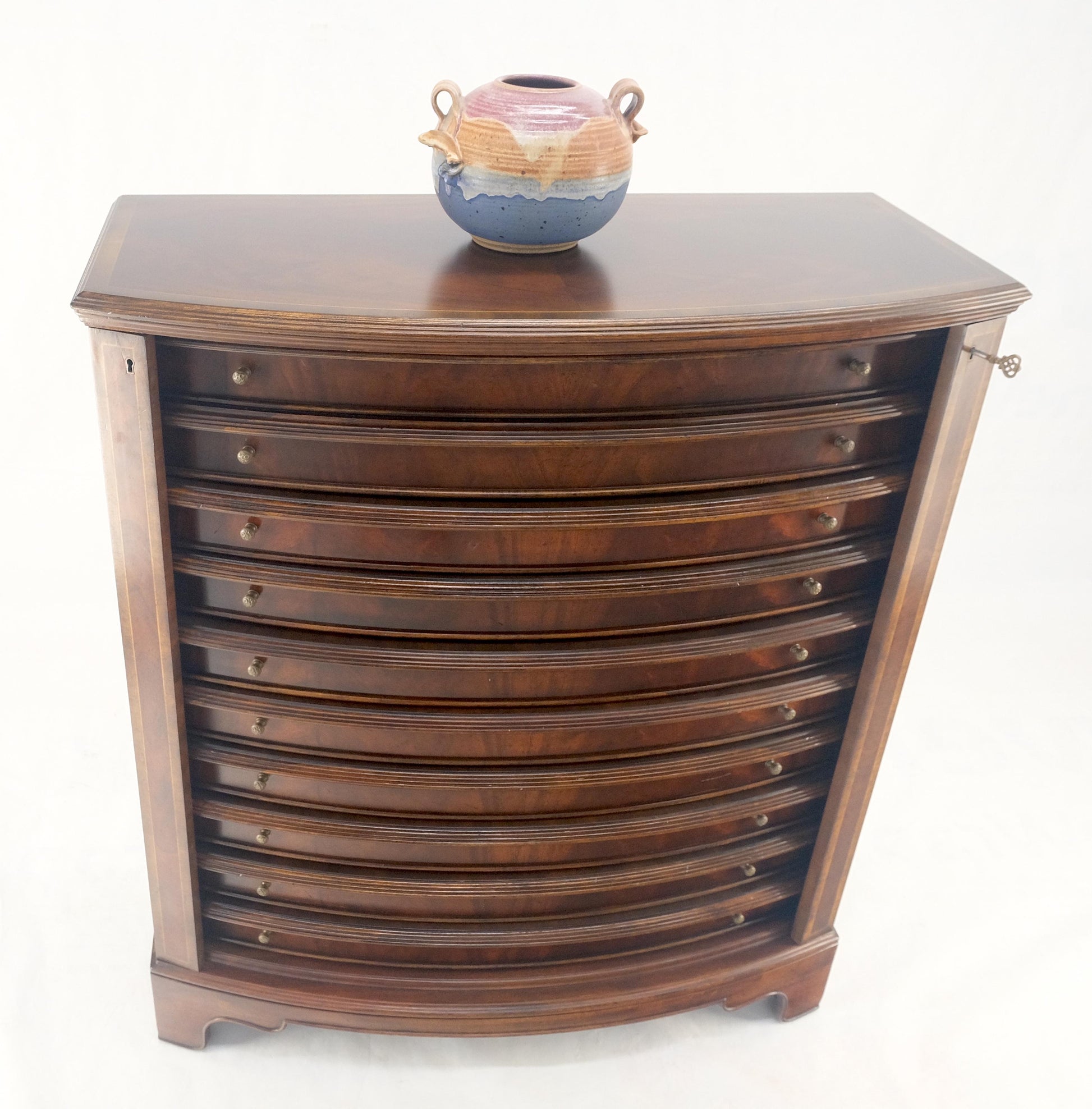 EstablishedLines Jonathan Charles 66/92' Diamet Round 8 board Extendable Dining Table Single Base