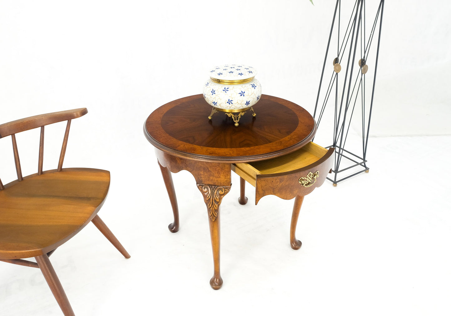 EstablishedLines Baker Burl Wood Banded Walnut Carved Legs One Drawer Lamp End Table Stand MINT!