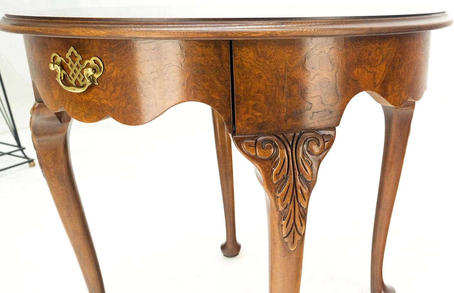 EstablishedLines Baker Burl Wood Banded Walnut Carved Legs One Drawer Lamp End Table Stand MINT!