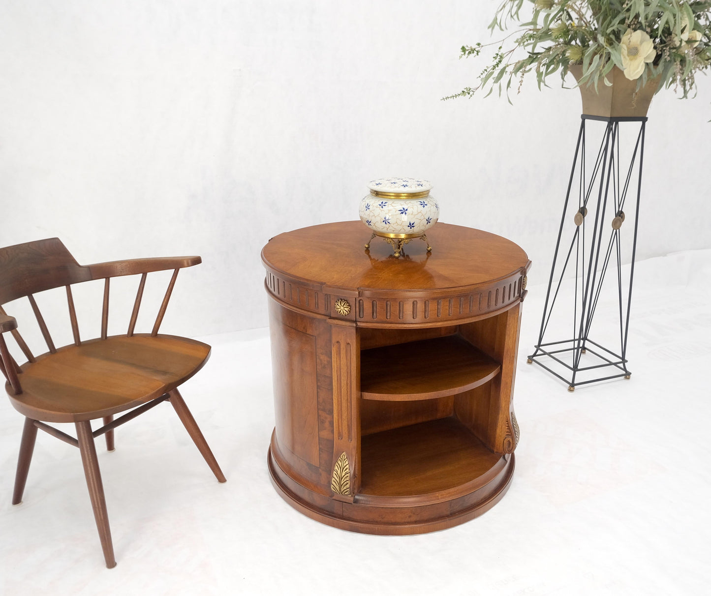EstablishedLines Henredon Burl Walnut Round Center Lamp Side Occasional Table Stand Shelves Mint!