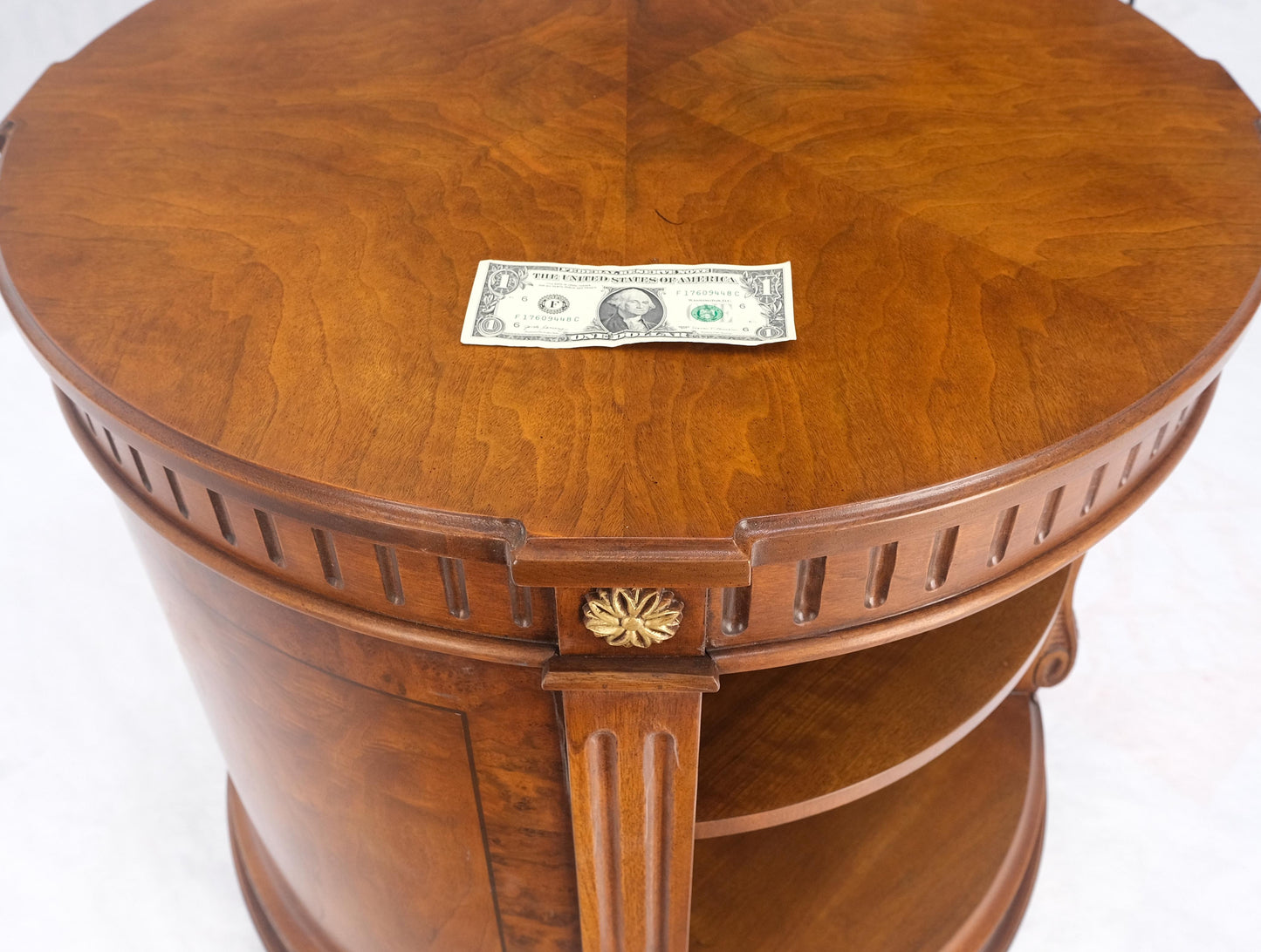 EstablishedLines Henredon Burl Walnut Round Center Lamp Side Occasional Table Stand Shelves Mint!