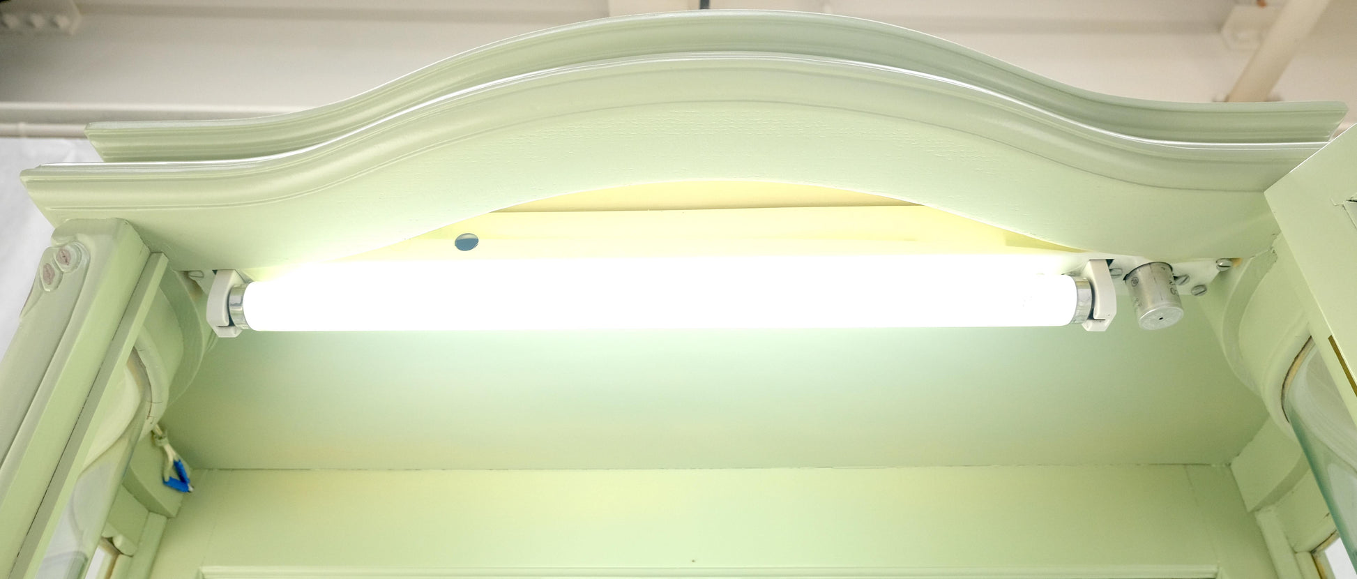 EstablishedLines 1920s Curved Glass Light Olive Tone Lacquer Finish Curio Display Cabinet MINT!