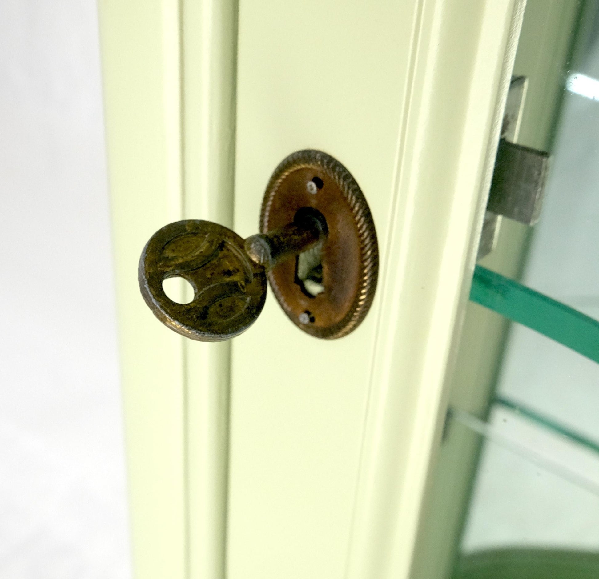 EstablishedLines 1920s Curved Glass Light Olive Tone Lacquer Finish Curio Display Cabinet MINT!