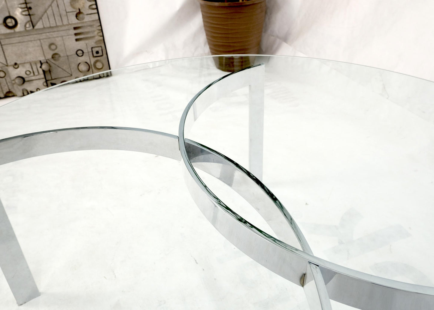 EstablishedLines Round Glass Top Crome Interlocking Half Circle Shape Figures Base Coffee Table