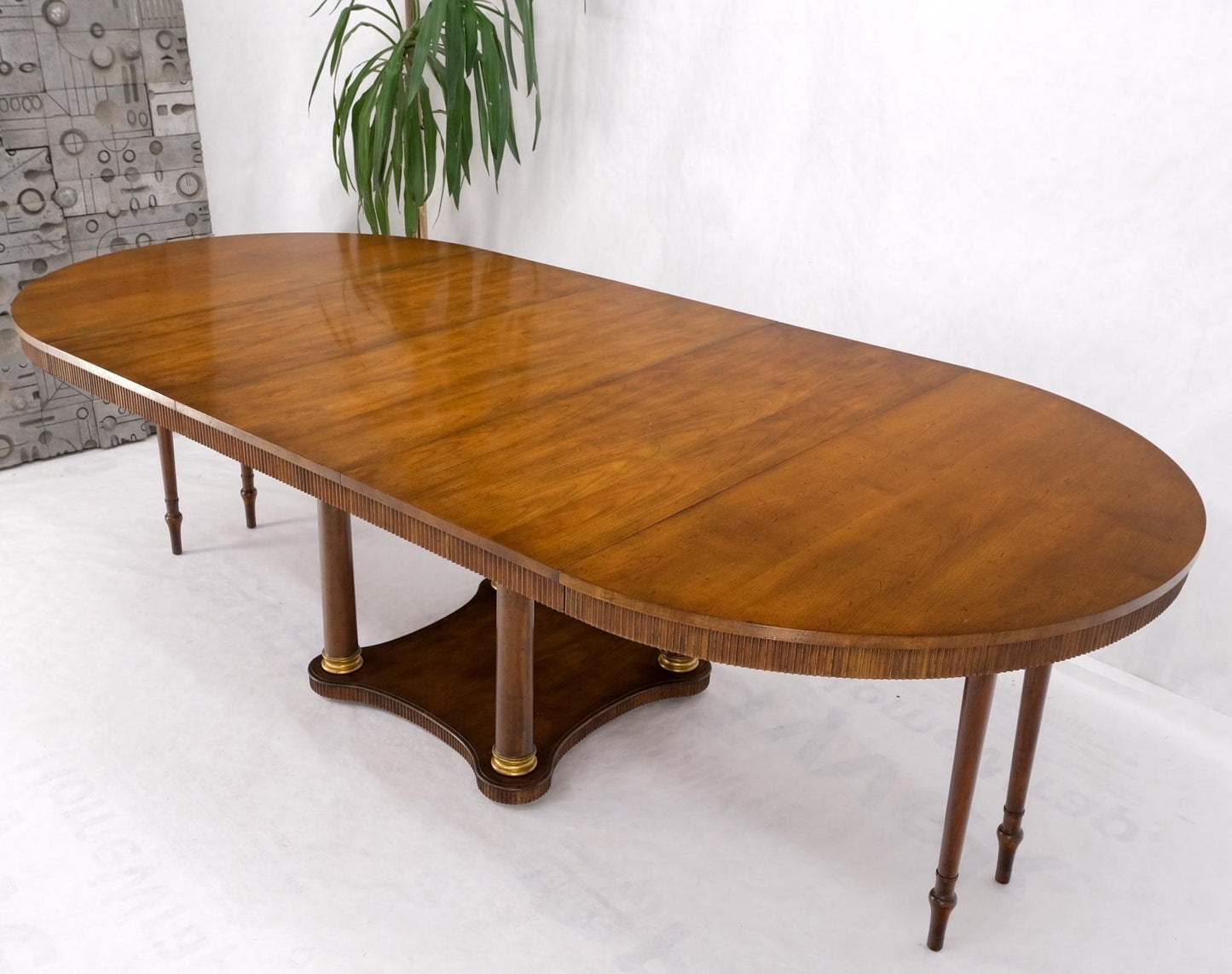 EstablishedLines Baker large Round Single Pedestal Base Three Extension Boards Dining Table MINT