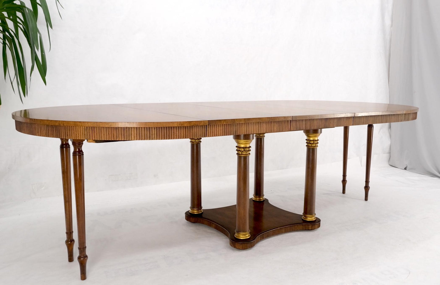 EstablishedLines Baker large Round Single Pedestal Base Three Extension Boards Dining Table MINT