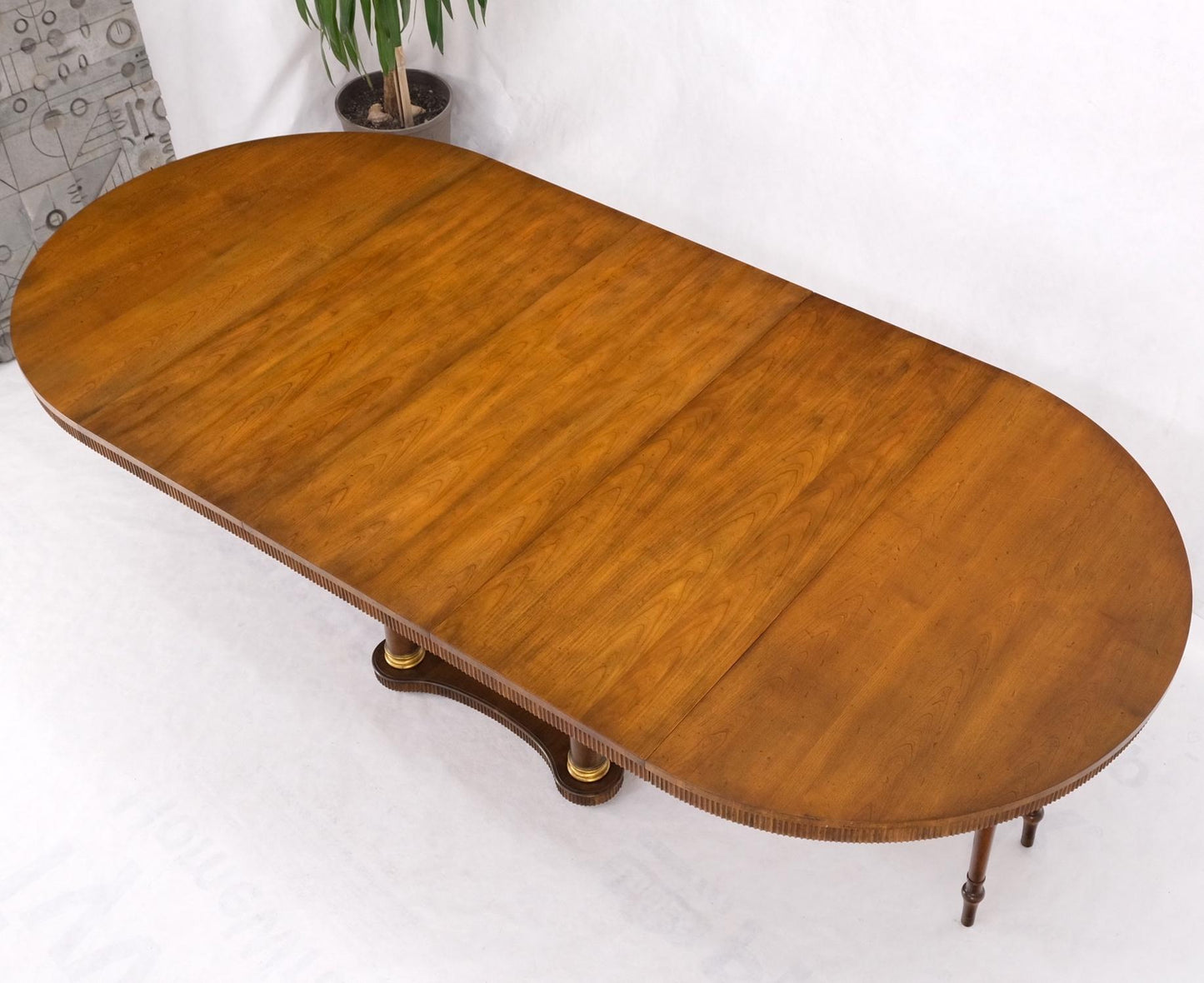 EstablishedLines Baker large Round Single Pedestal Base Three Extension Boards Dining Table MINT