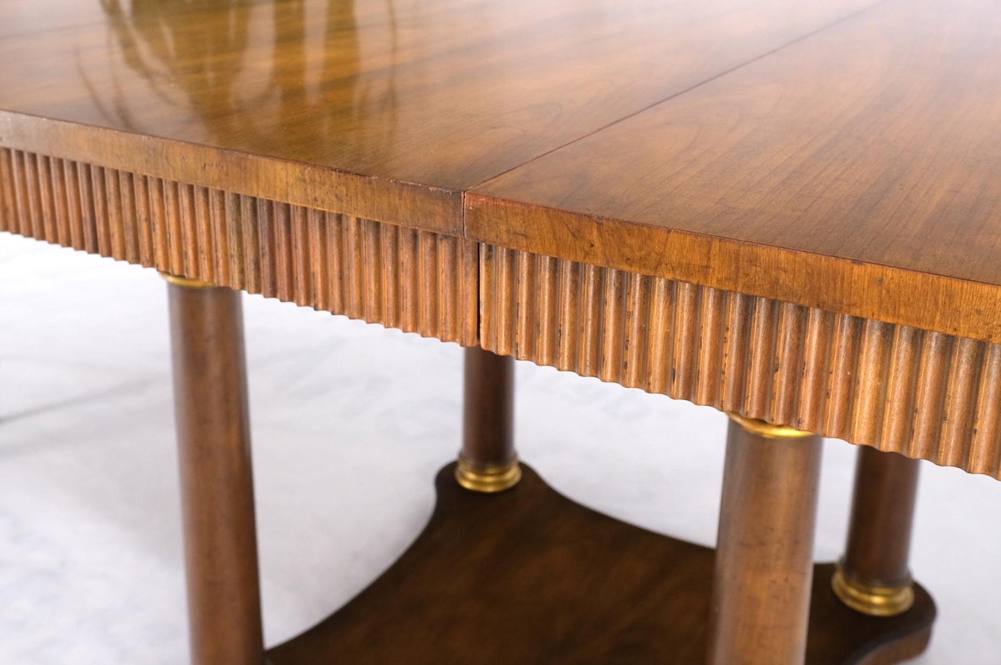 EstablishedLines Baker large Round Single Pedestal Base Three Extension Boards Dining Table MINT
