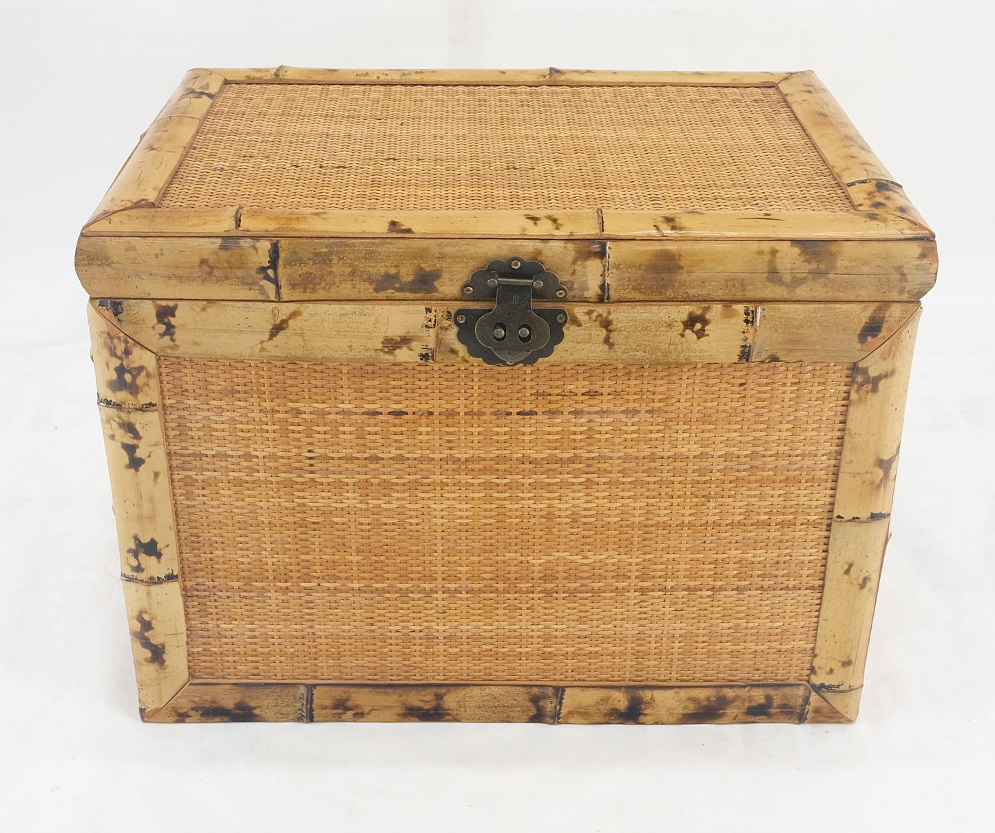 EstablishedLines Cane & Burnt Bamboo Compact 16x23 Decorative Hope Chest Trunk MINT