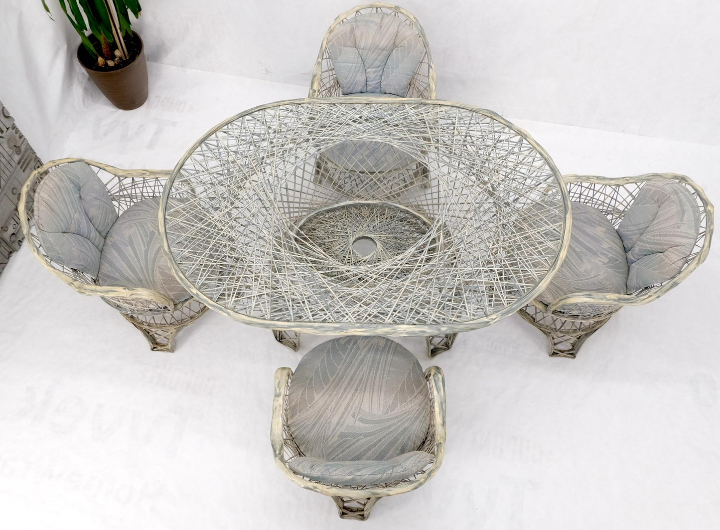 EstablishedLines Russel Woodard Spun Fiberglass Oval Racetrack Dining Table 4 Chairs Outdoor Set