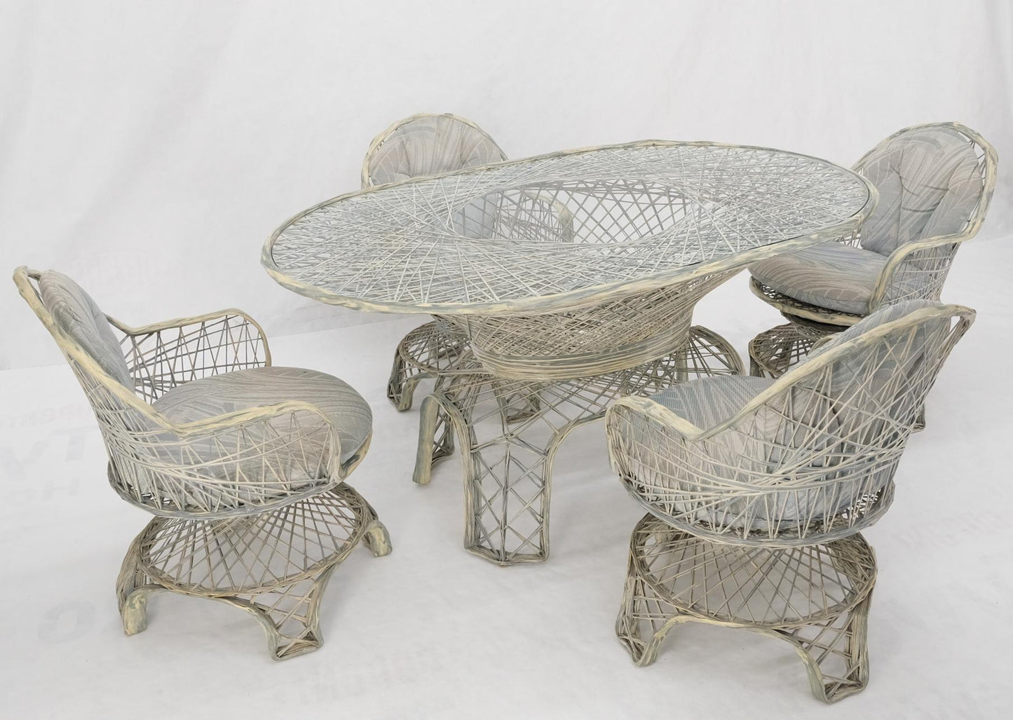 EstablishedLines Russel Woodard Spun Fiberglass Oval Racetrack Dining Table 4 Chairs Outdoor Set